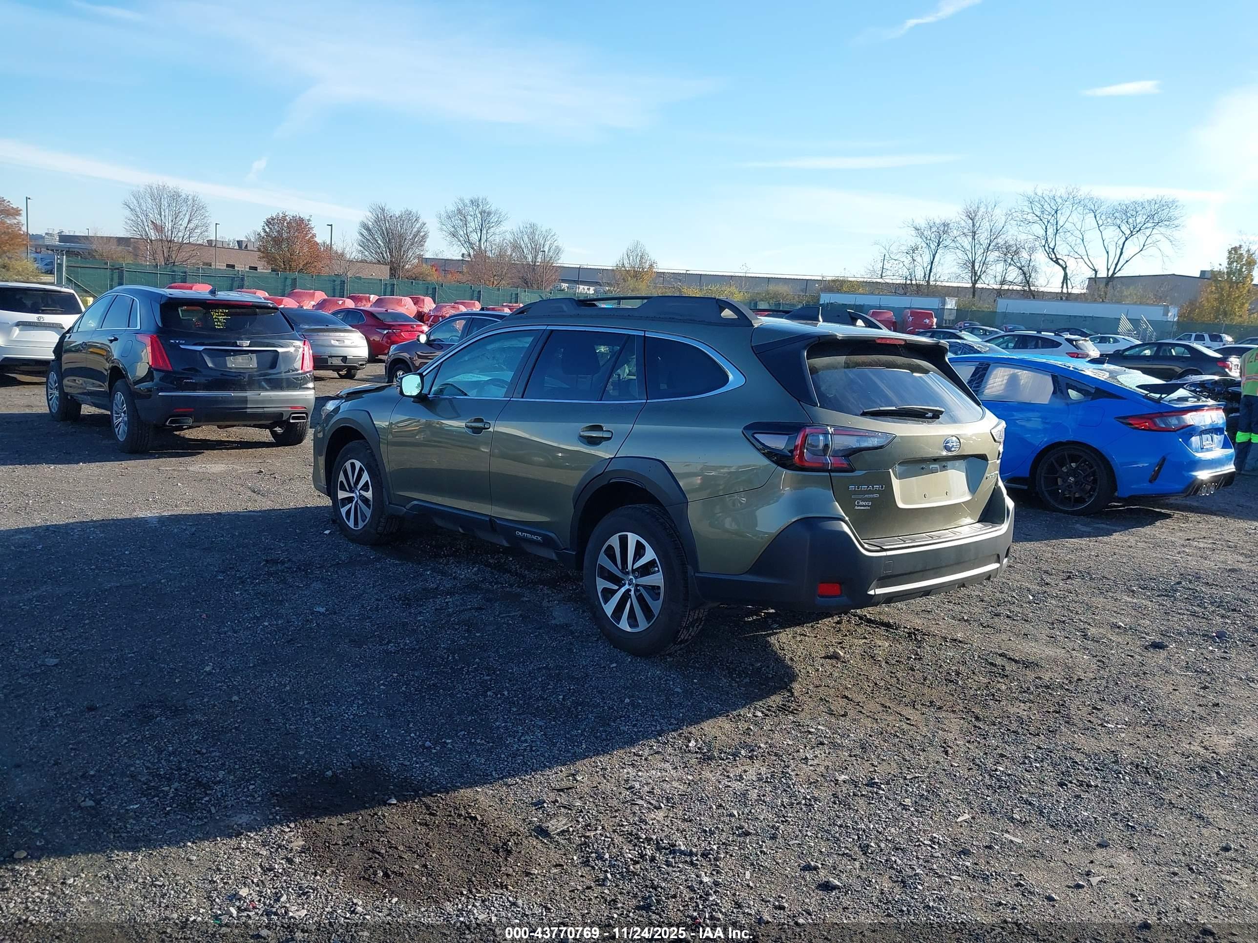 SUBARU OUTBACK image 3