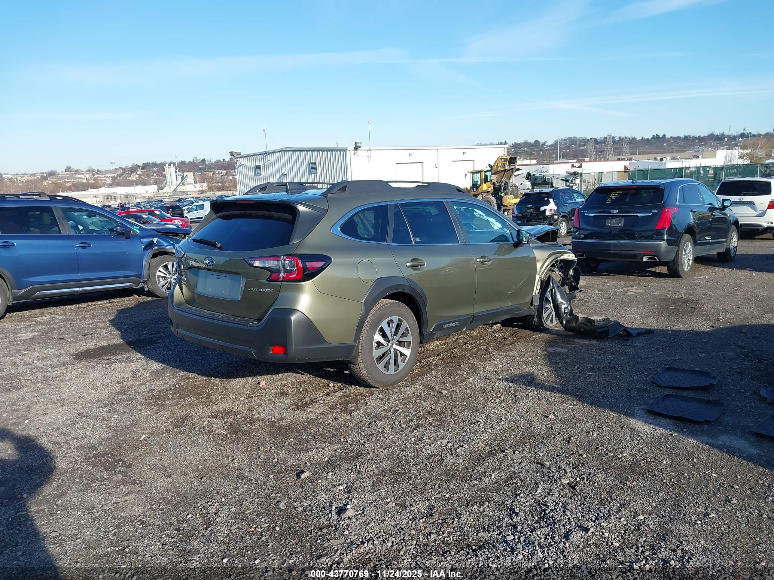 SUBARU OUTBACK image 4