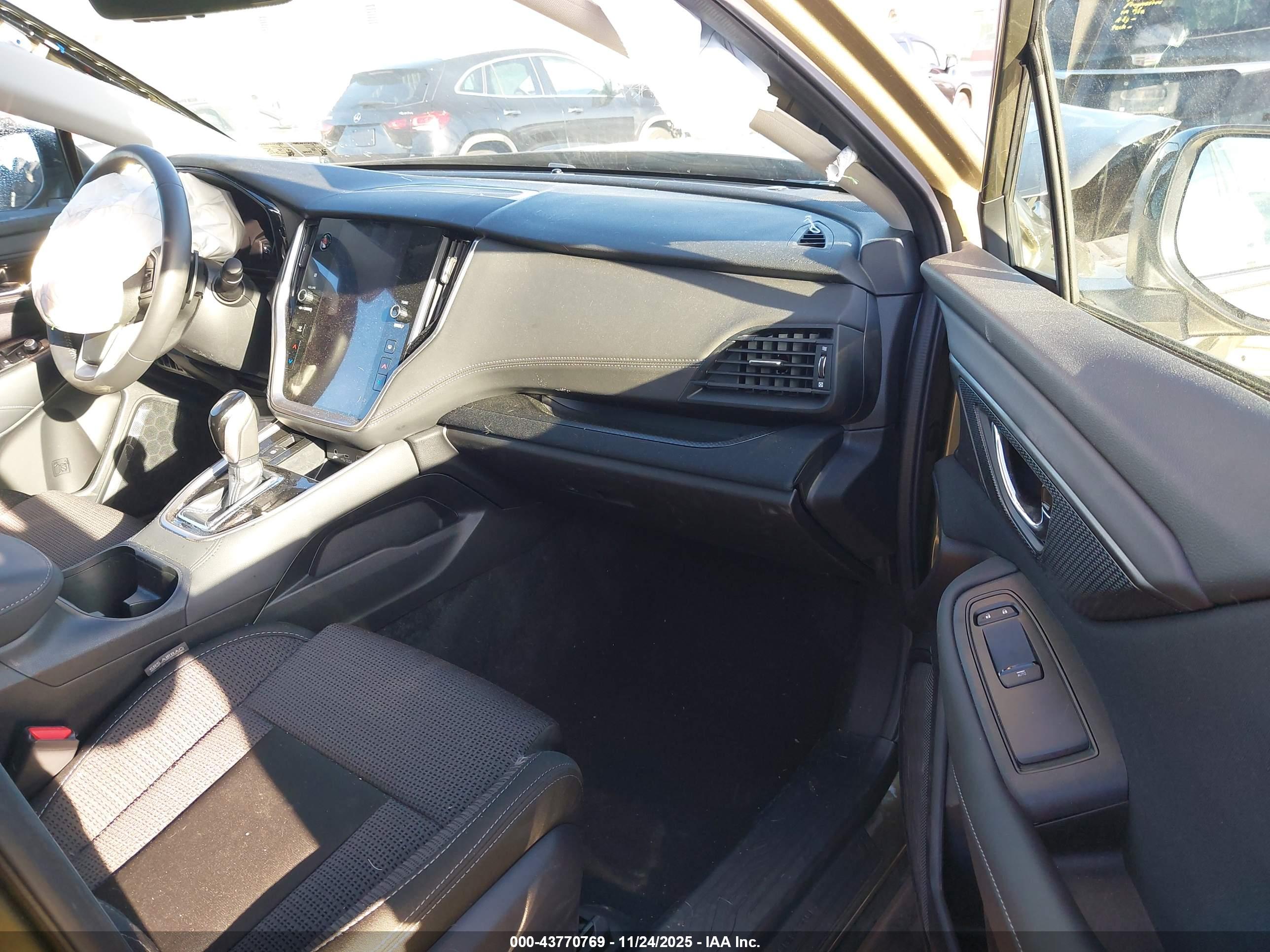 SUBARU OUTBACK image 5