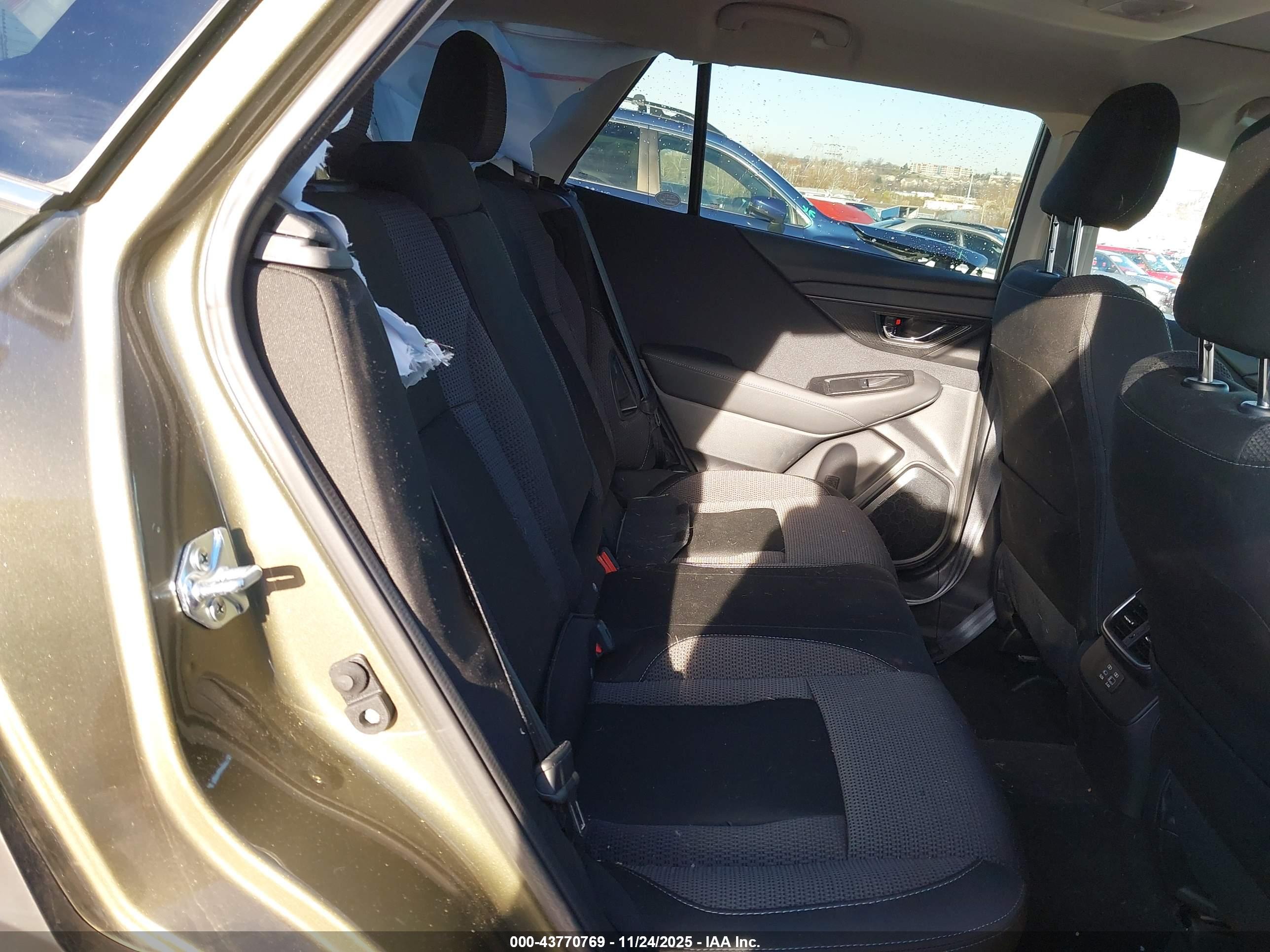 SUBARU OUTBACK image 8