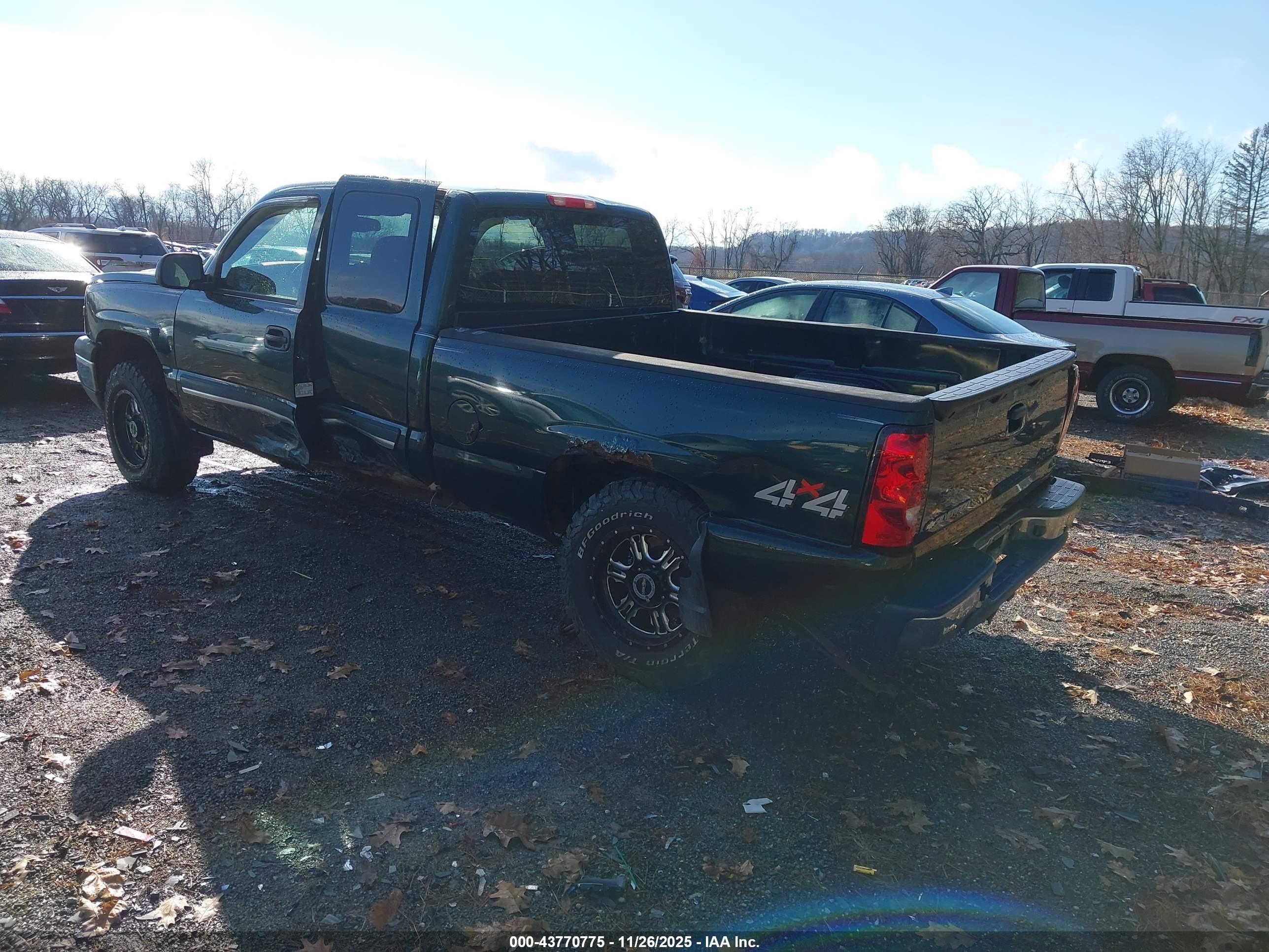 CHEVROLET SILVERADO image 3