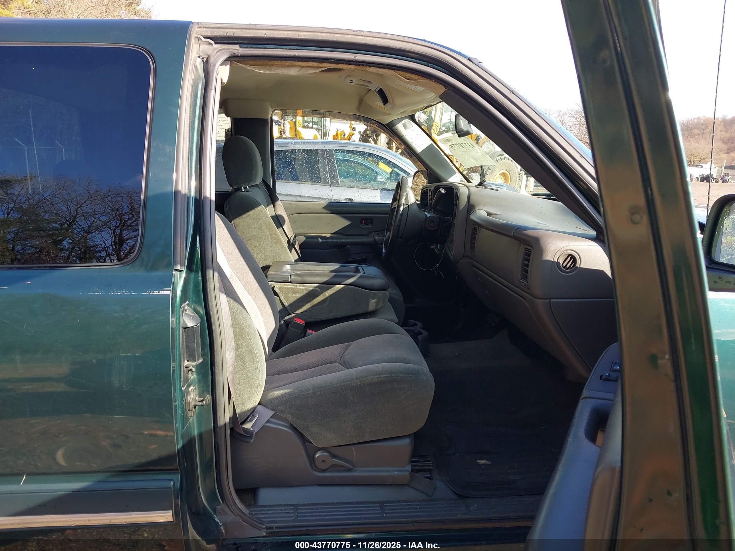 CHEVROLET SILVERADO image 5