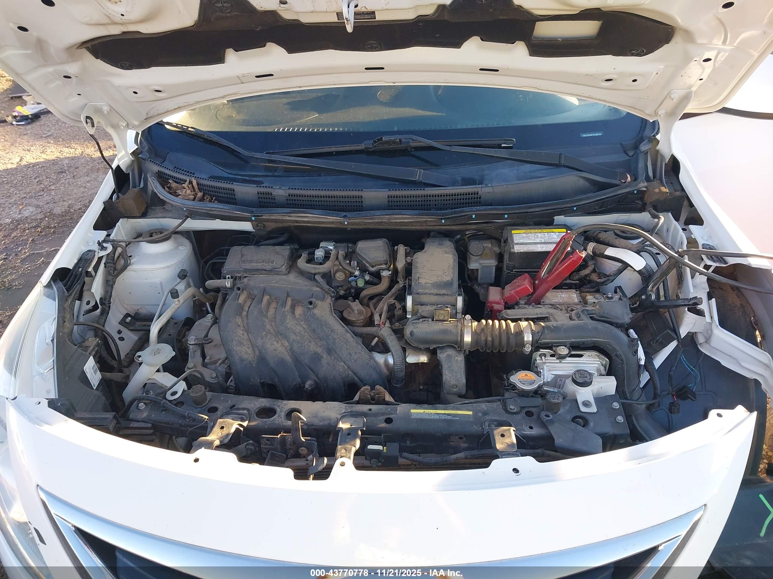 NISSAN VERSA image 10