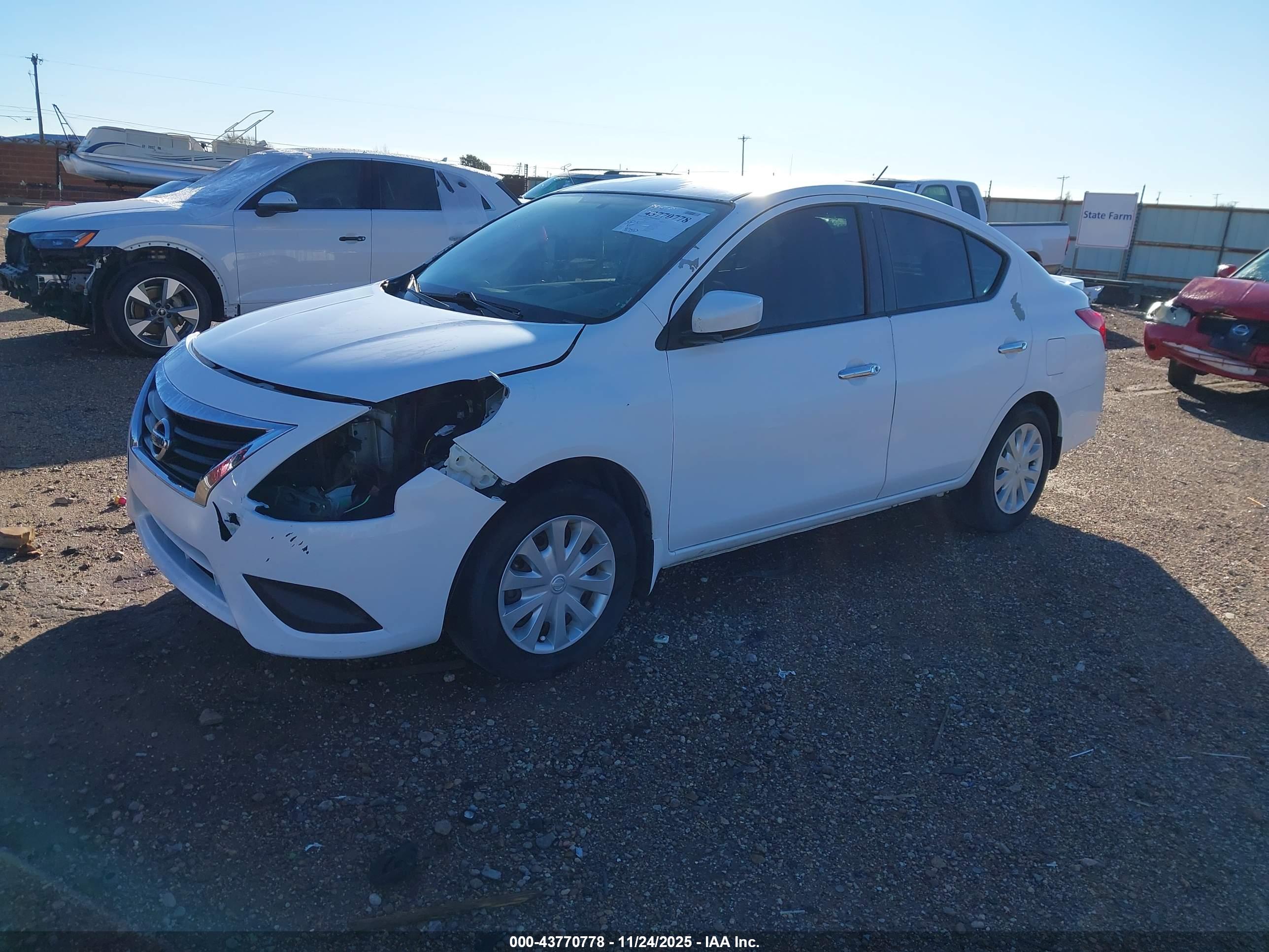 NISSAN VERSA image 2