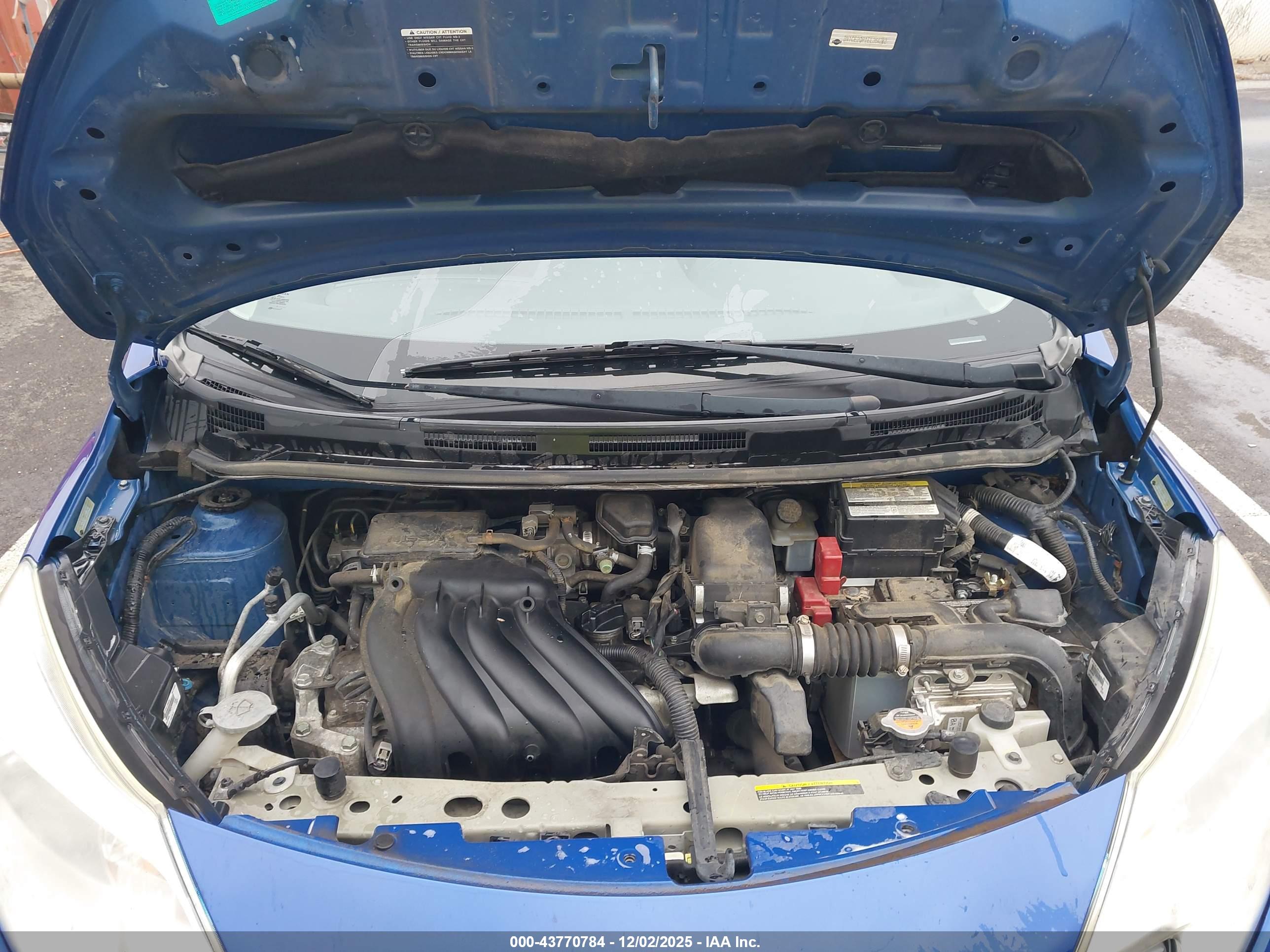 NISSAN VERSA image 10