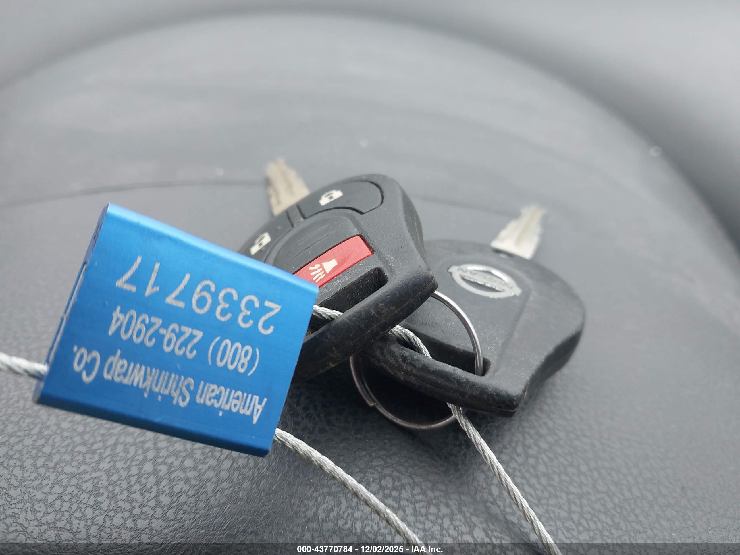 NISSAN VERSA image 11