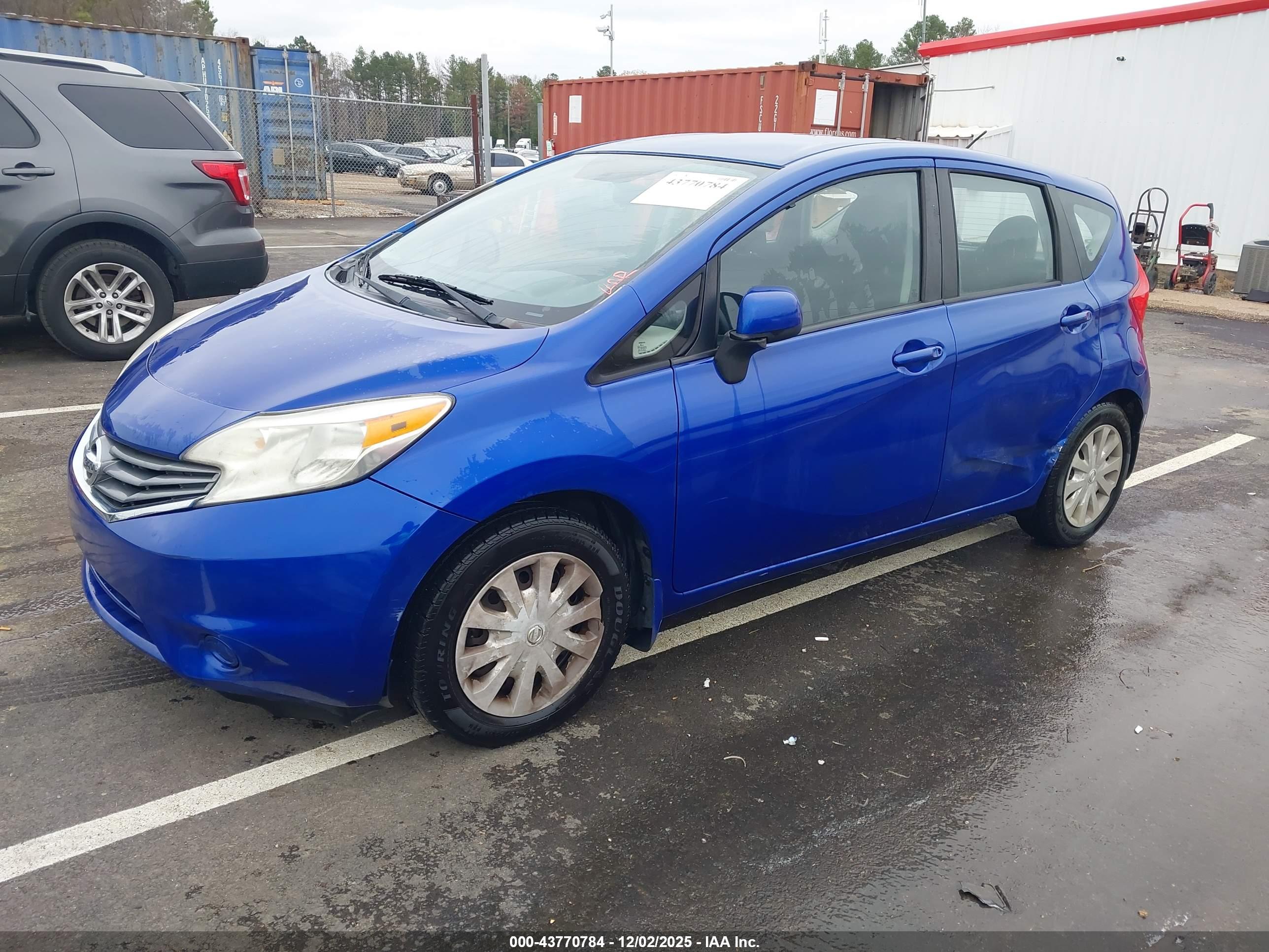 NISSAN VERSA image 2