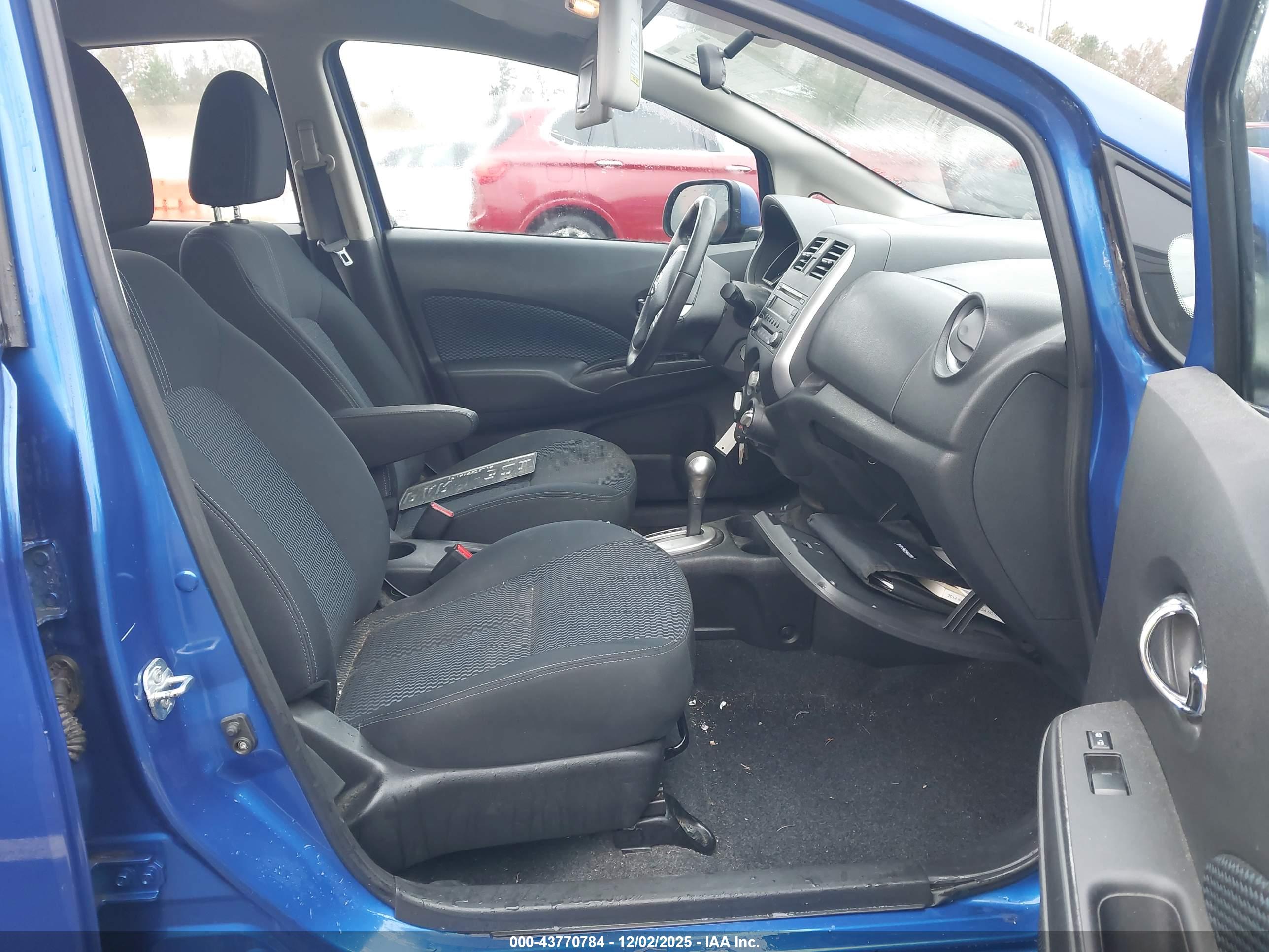 NISSAN VERSA image 5