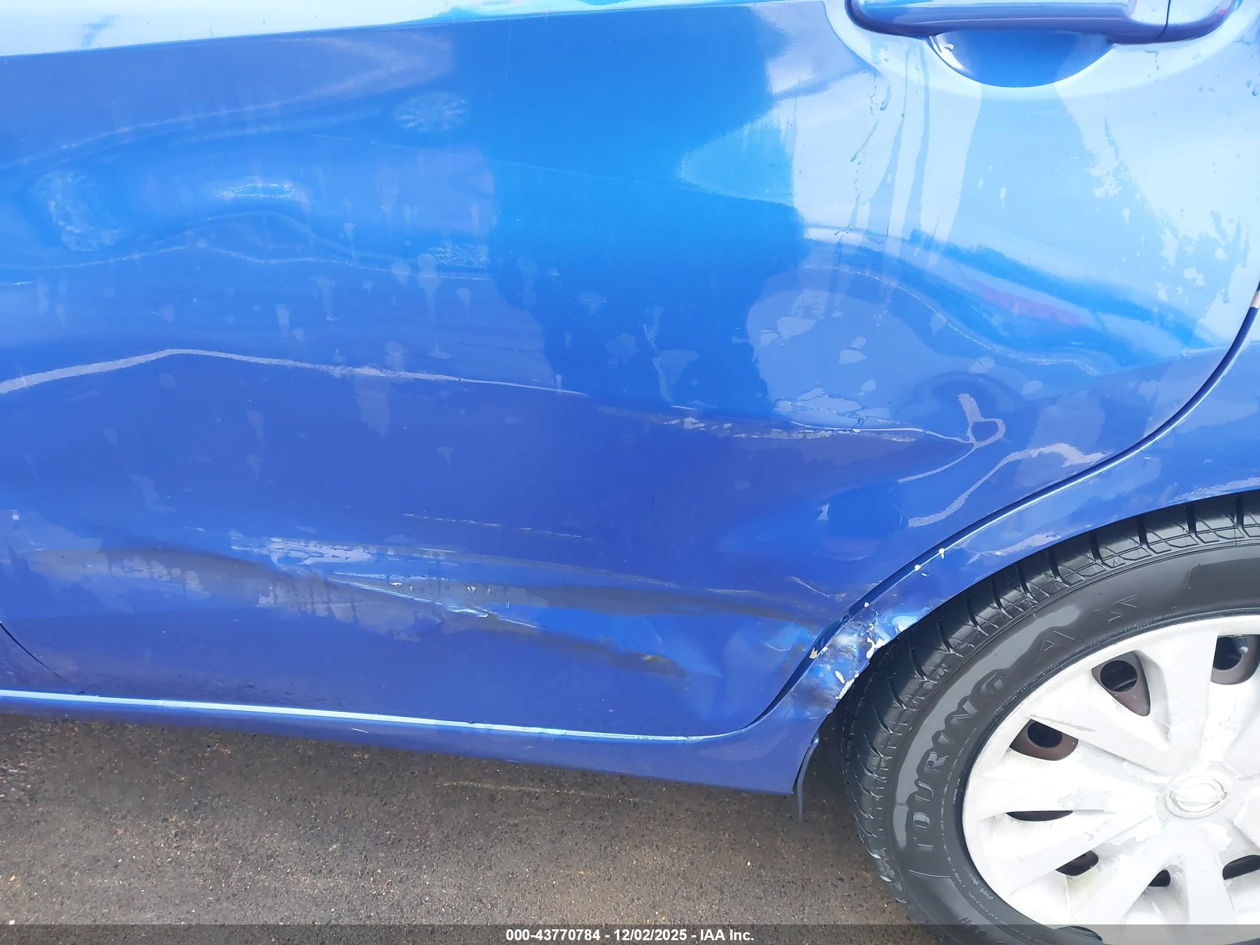 NISSAN VERSA image 6