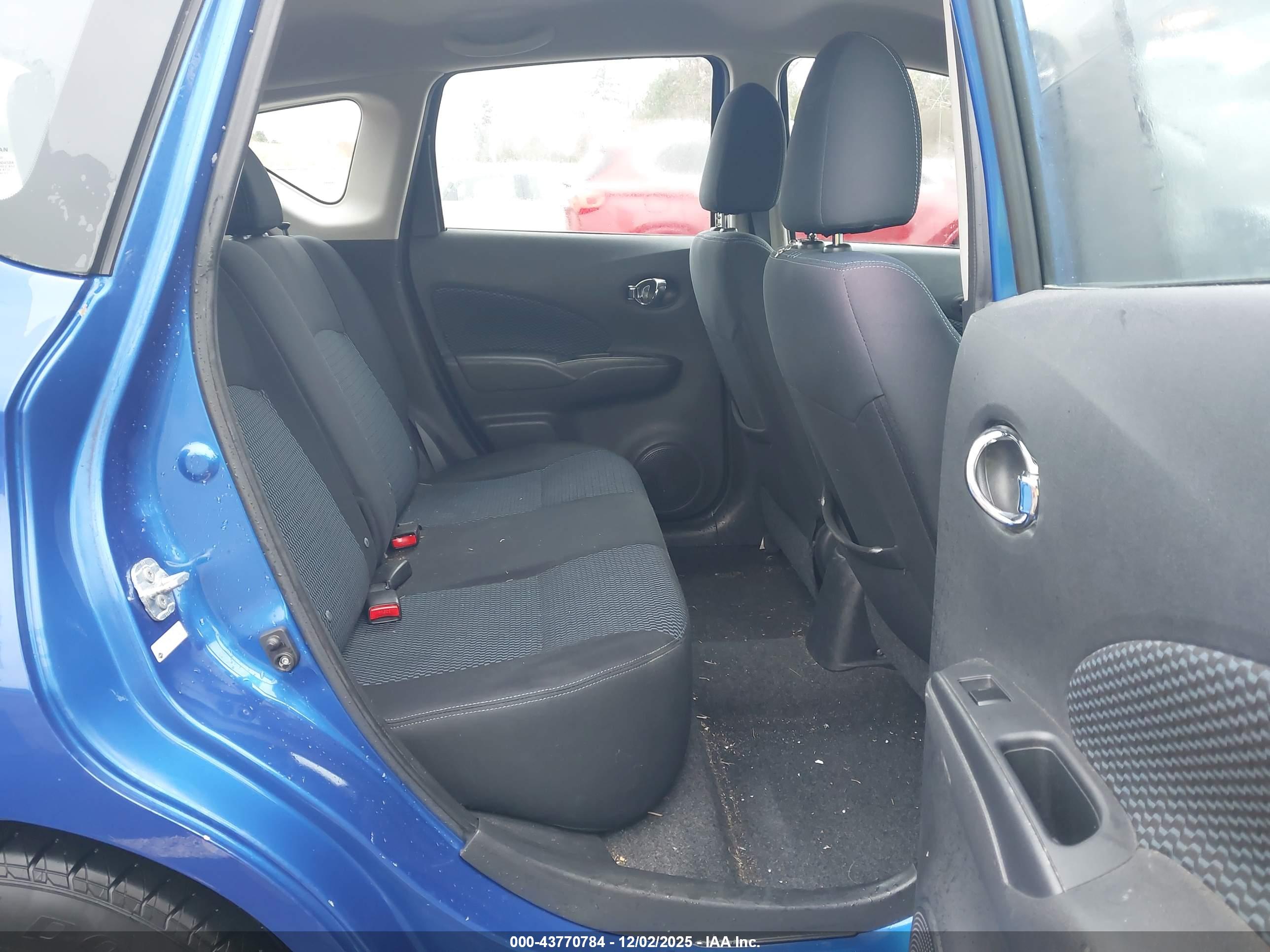 NISSAN VERSA image 8