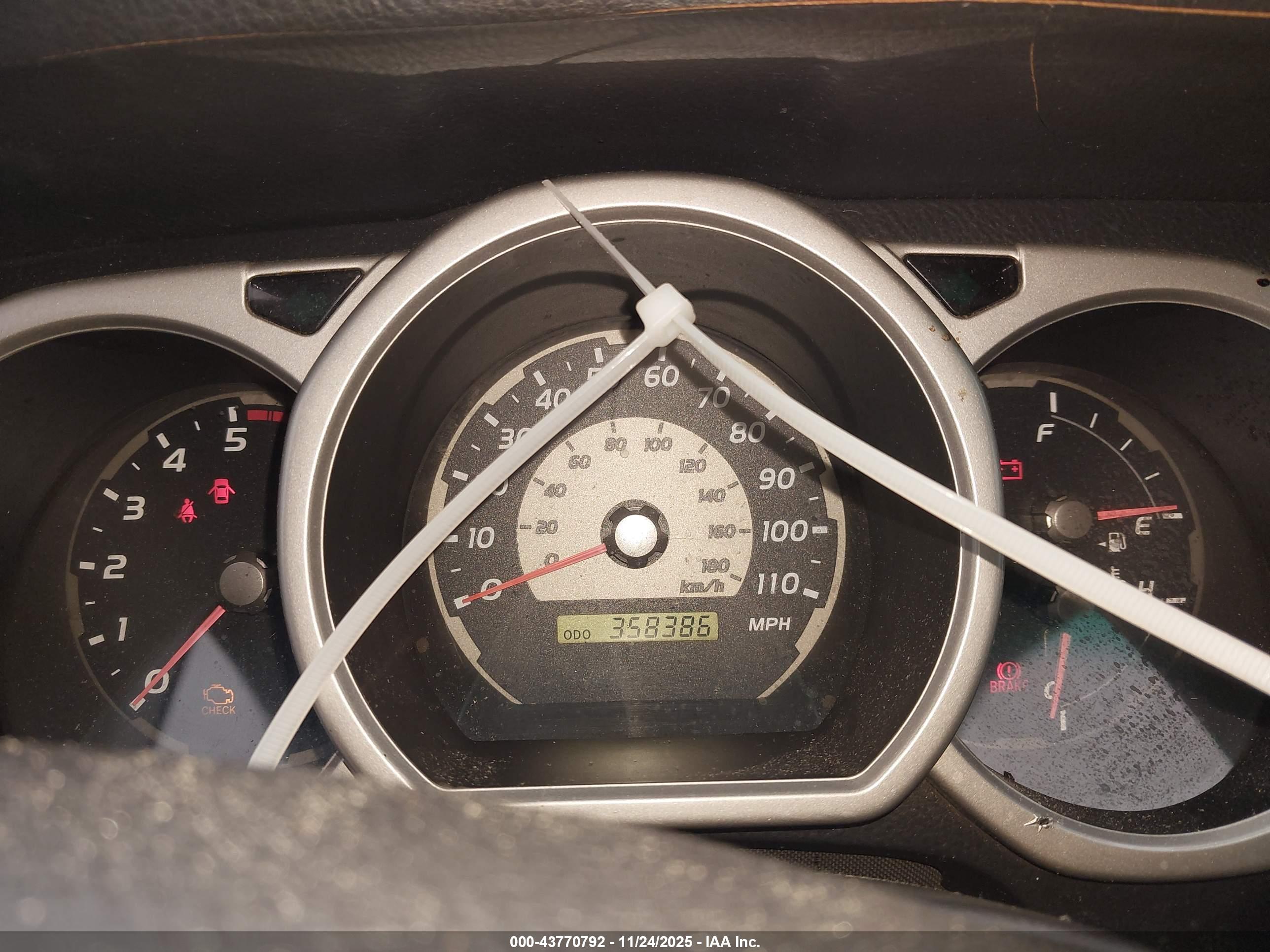 TOYOTA 4RUNNER image 7