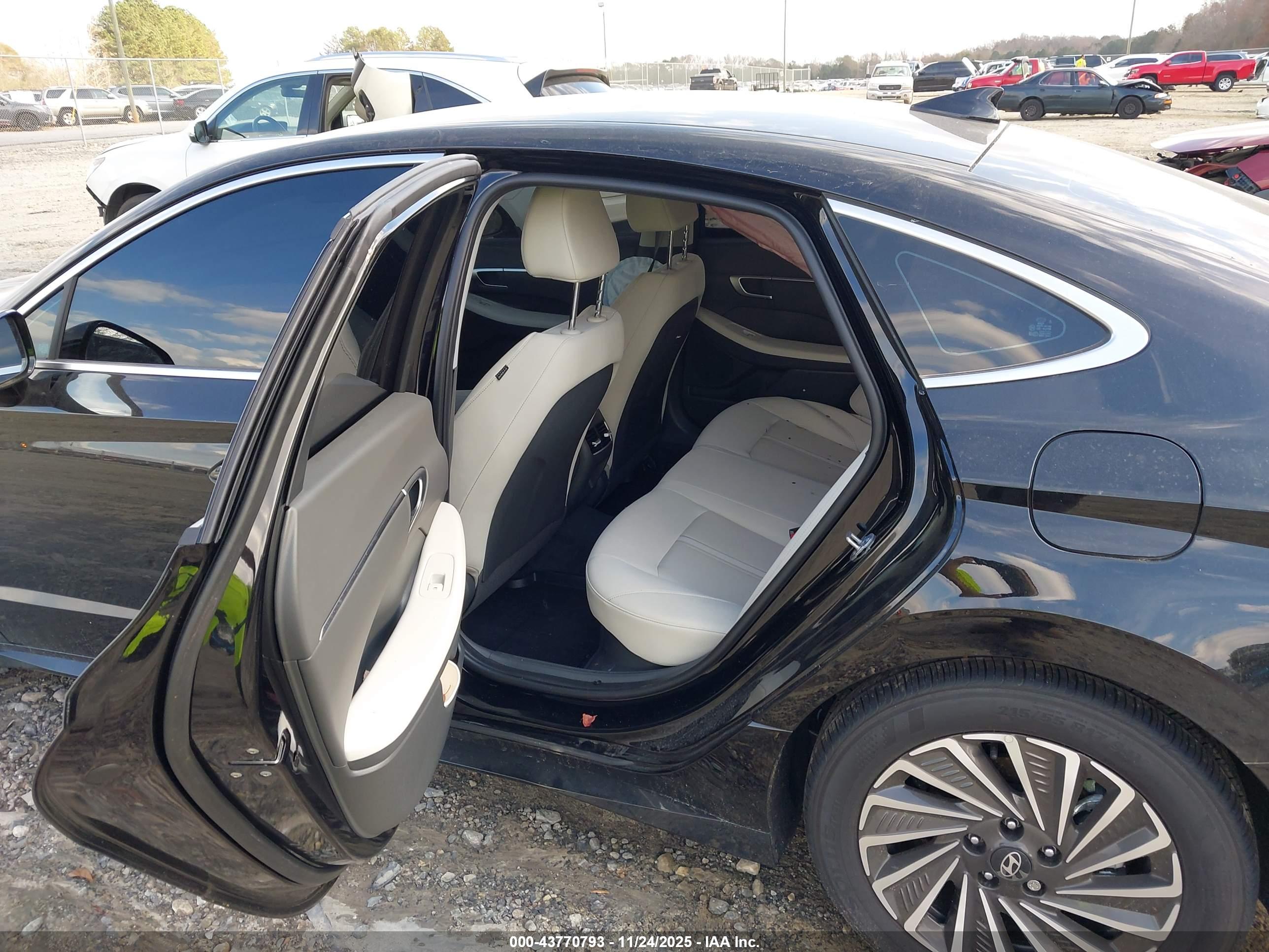 HYUNDAI SONATA image 8