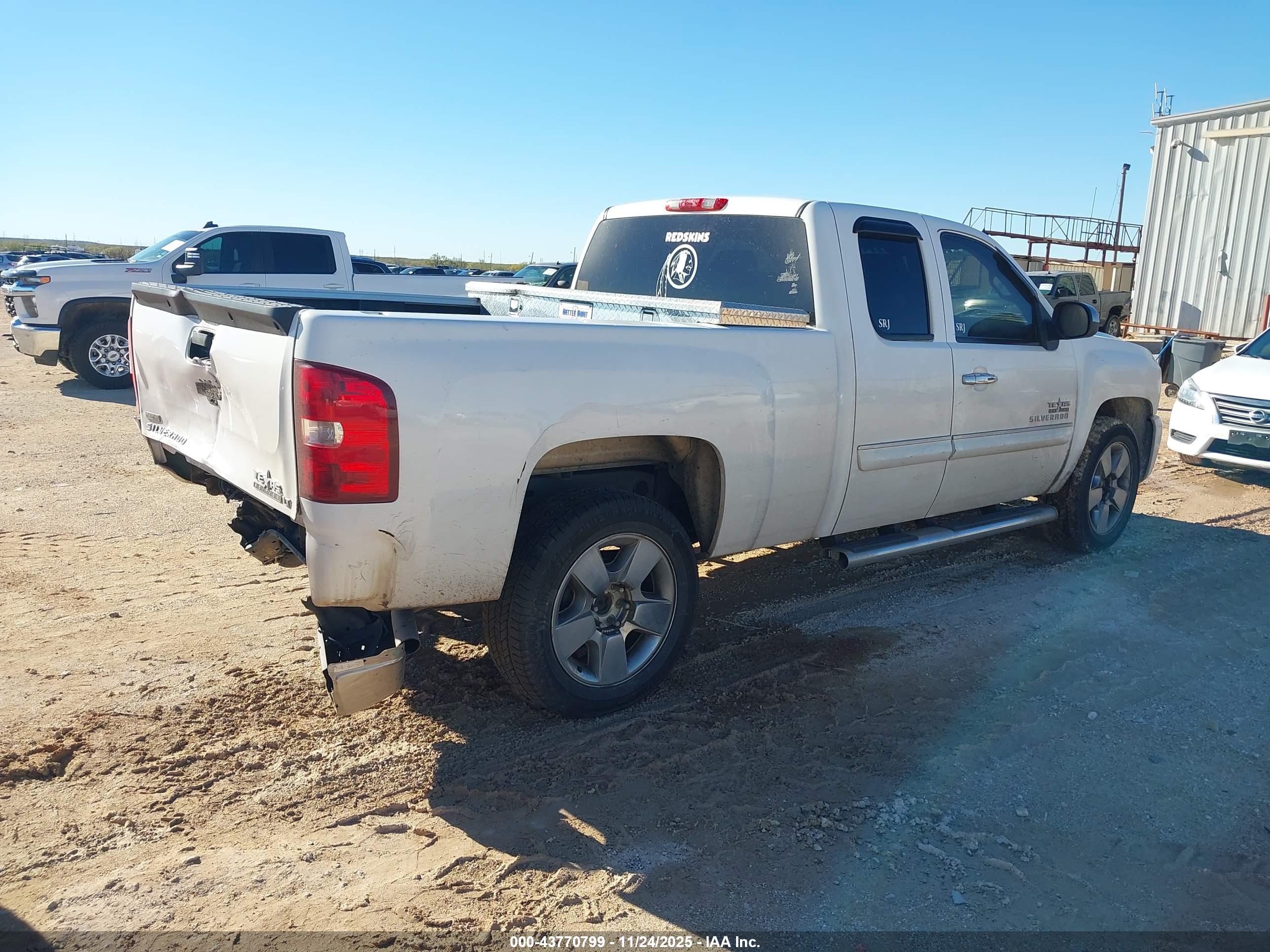 CHEVROLET SILVERADO image 4