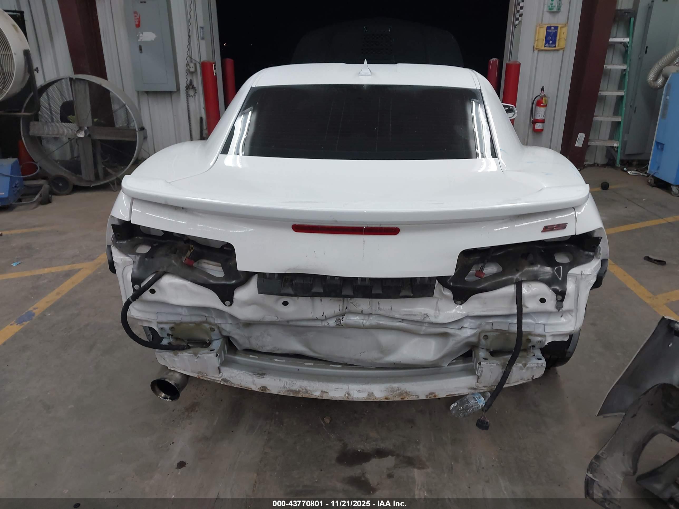 CHEVROLET CAMARO image 6