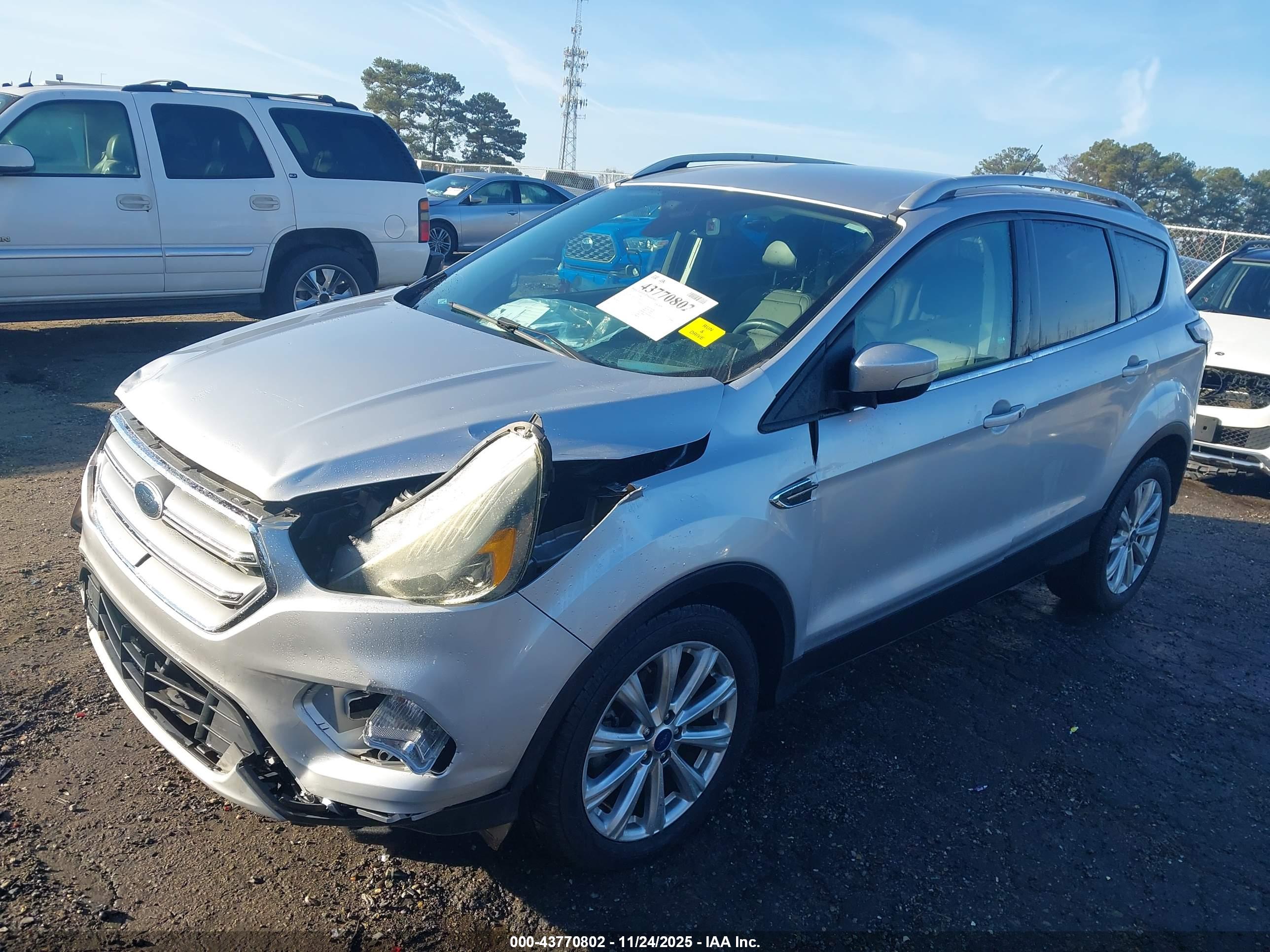FORD ESCAPE image 2