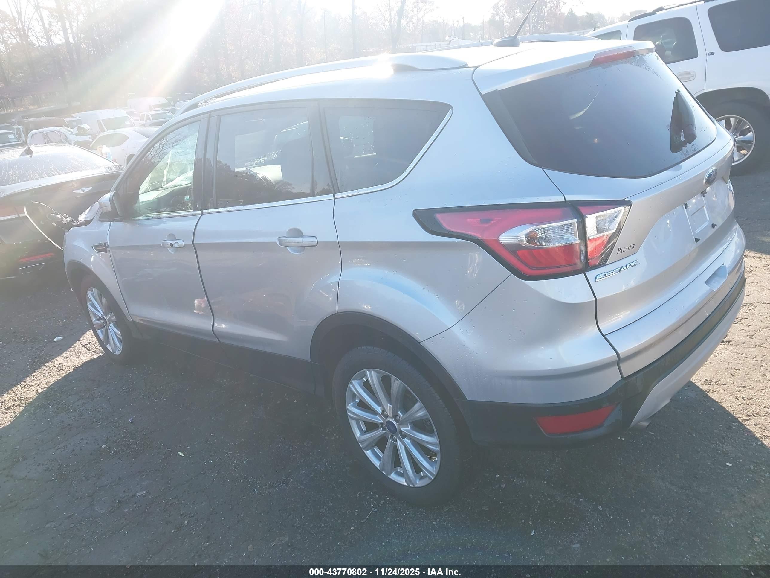 FORD ESCAPE image 3