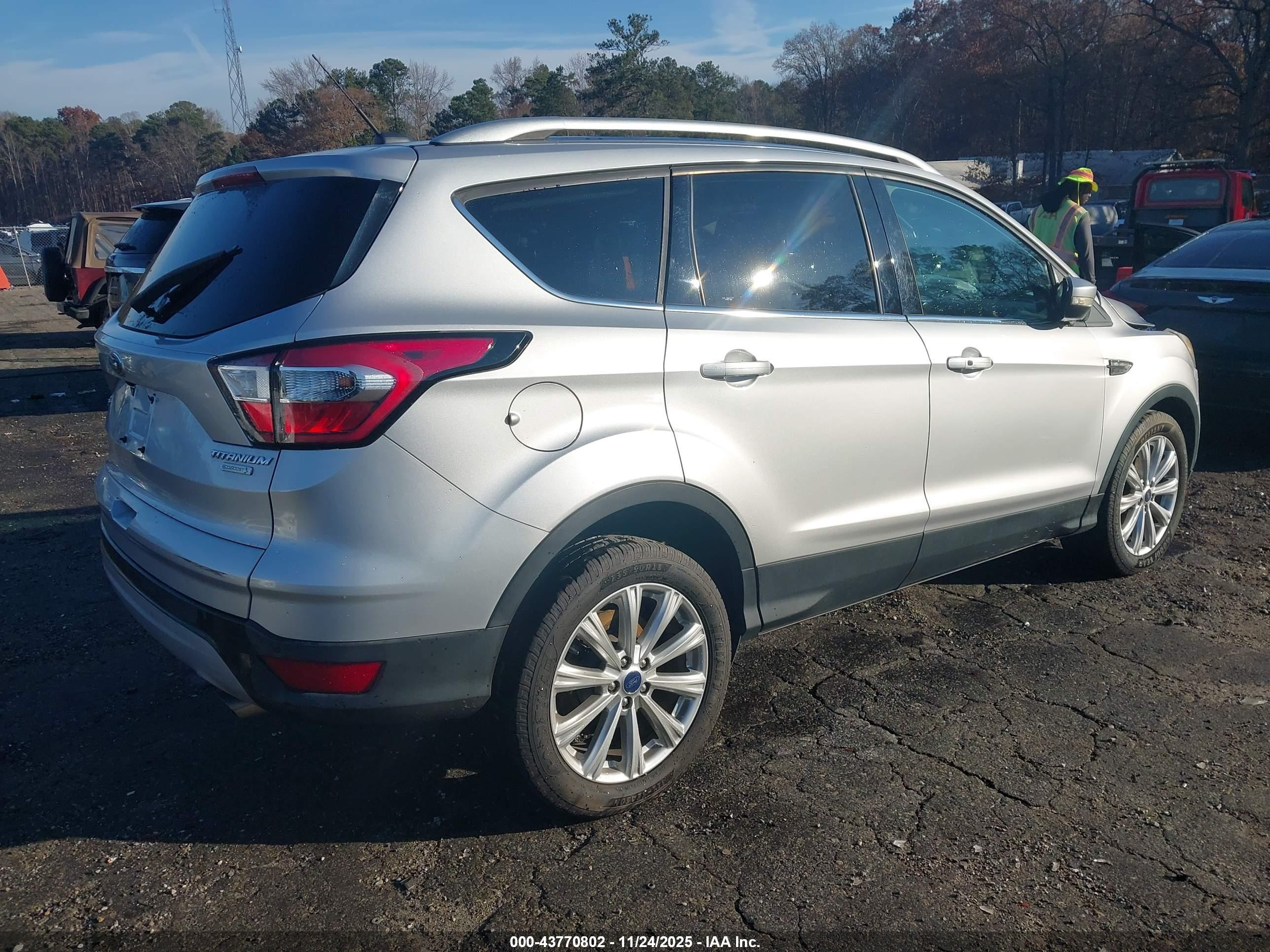 FORD ESCAPE image 4