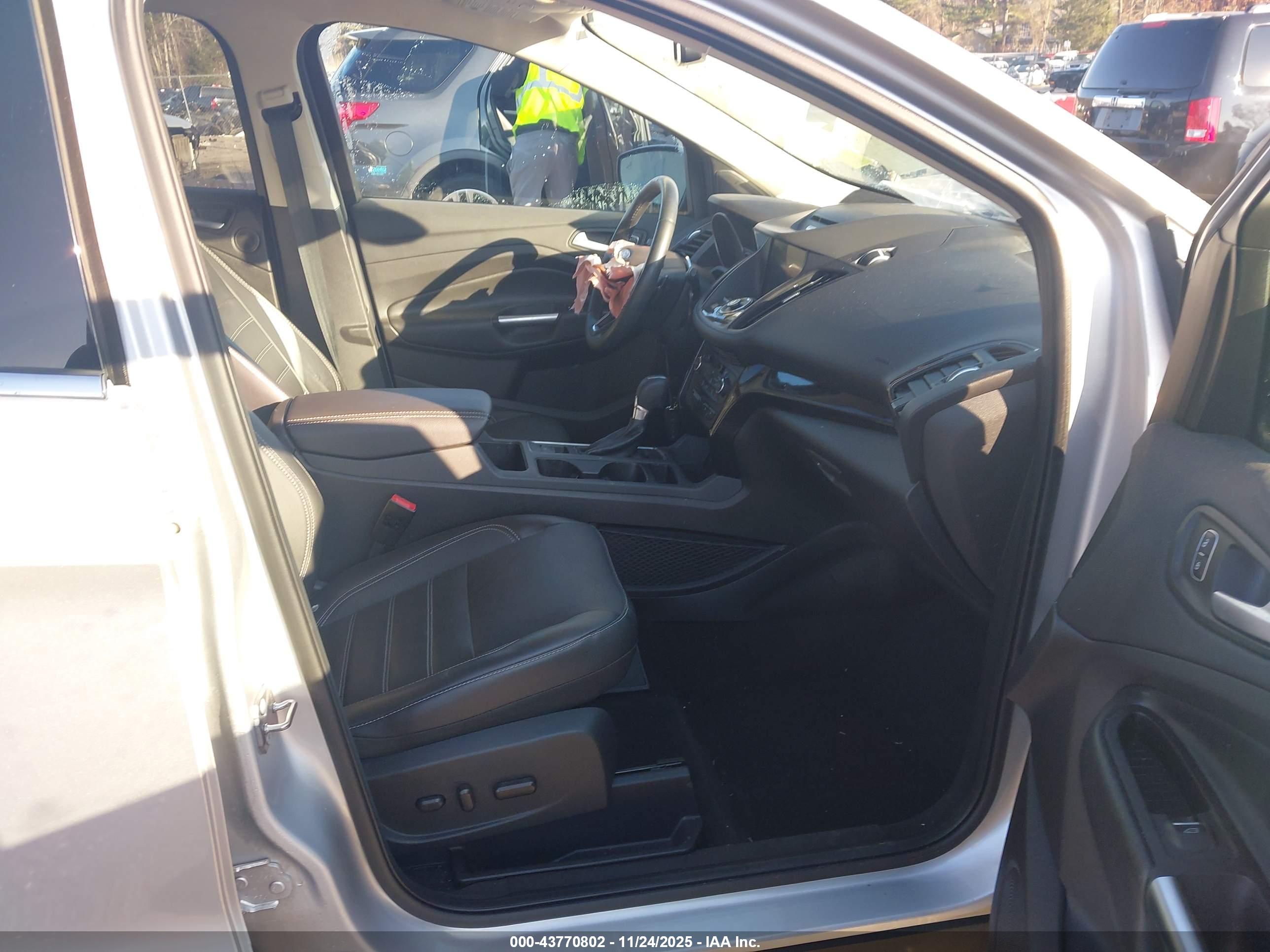 FORD ESCAPE image 5