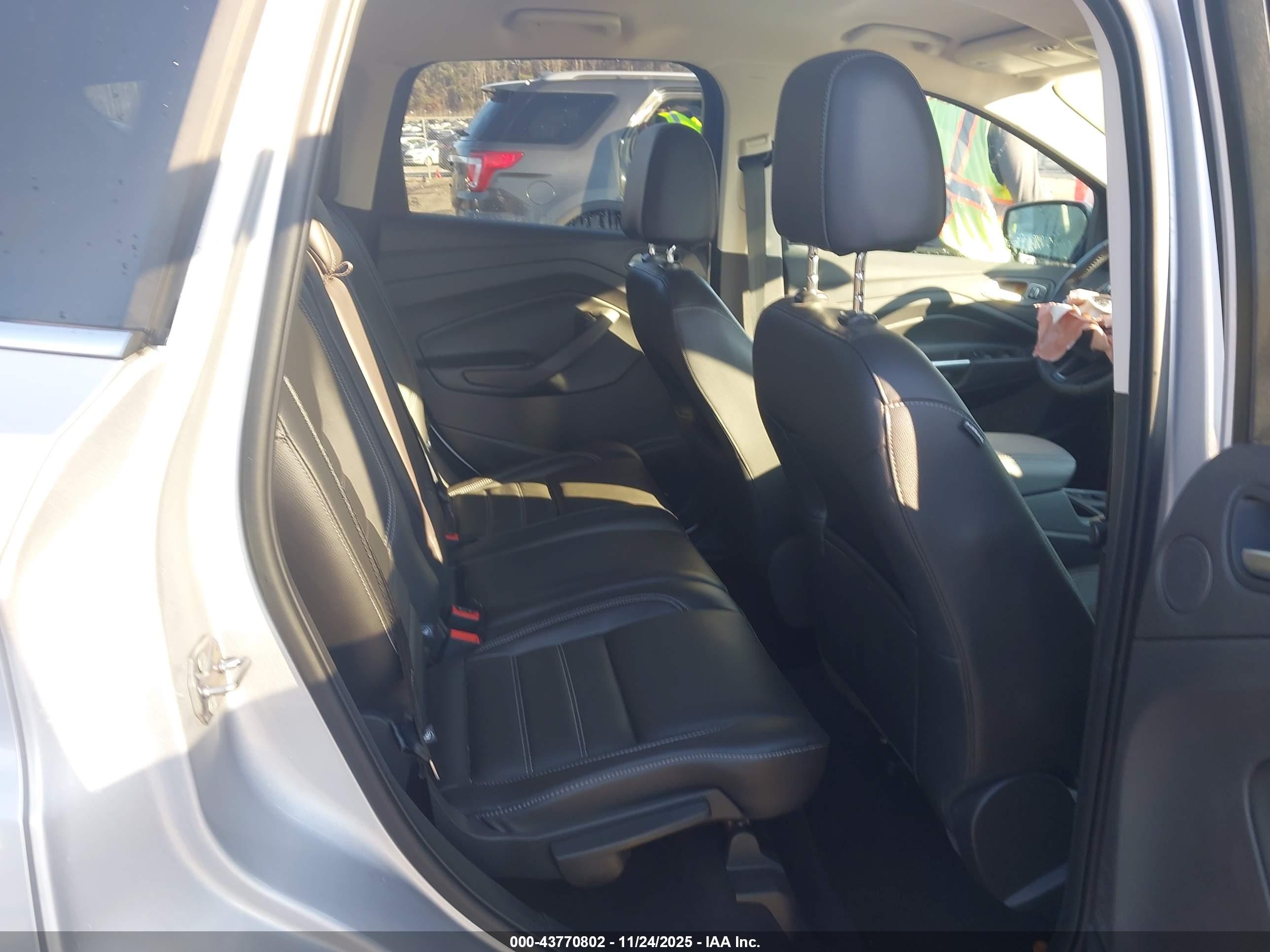 FORD ESCAPE image 8