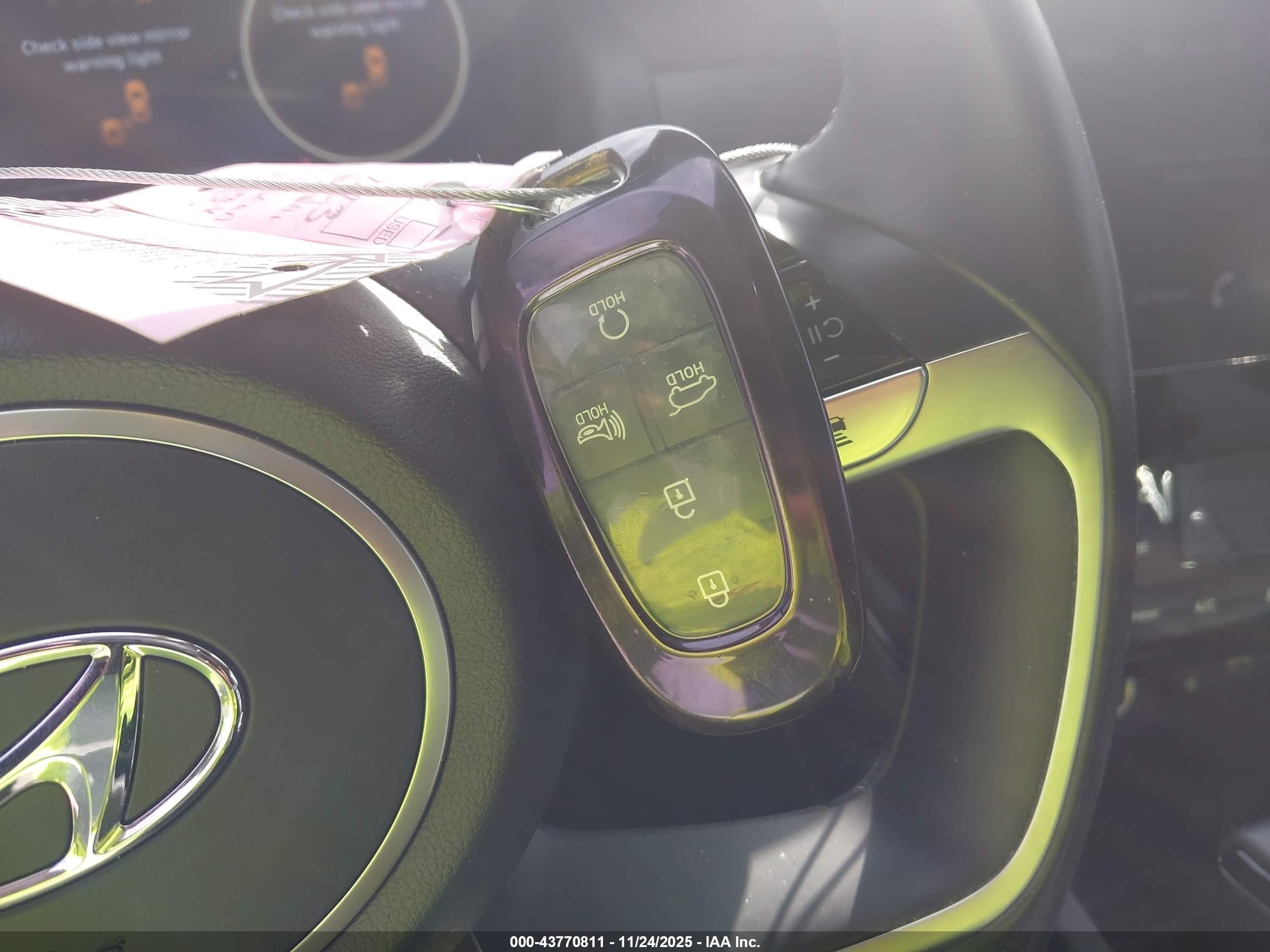 HYUNDAI TUCSON image 11