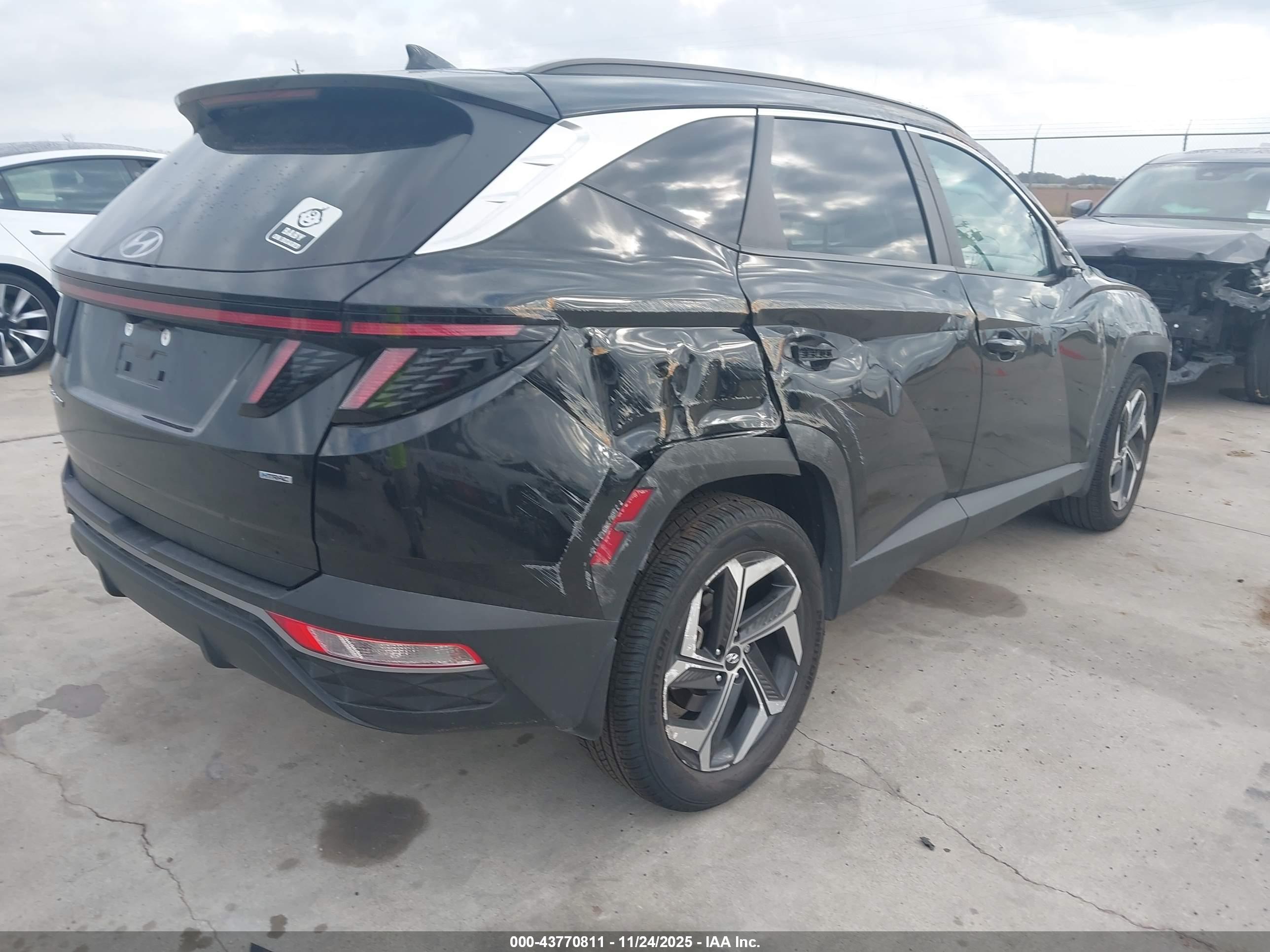 HYUNDAI TUCSON image 4