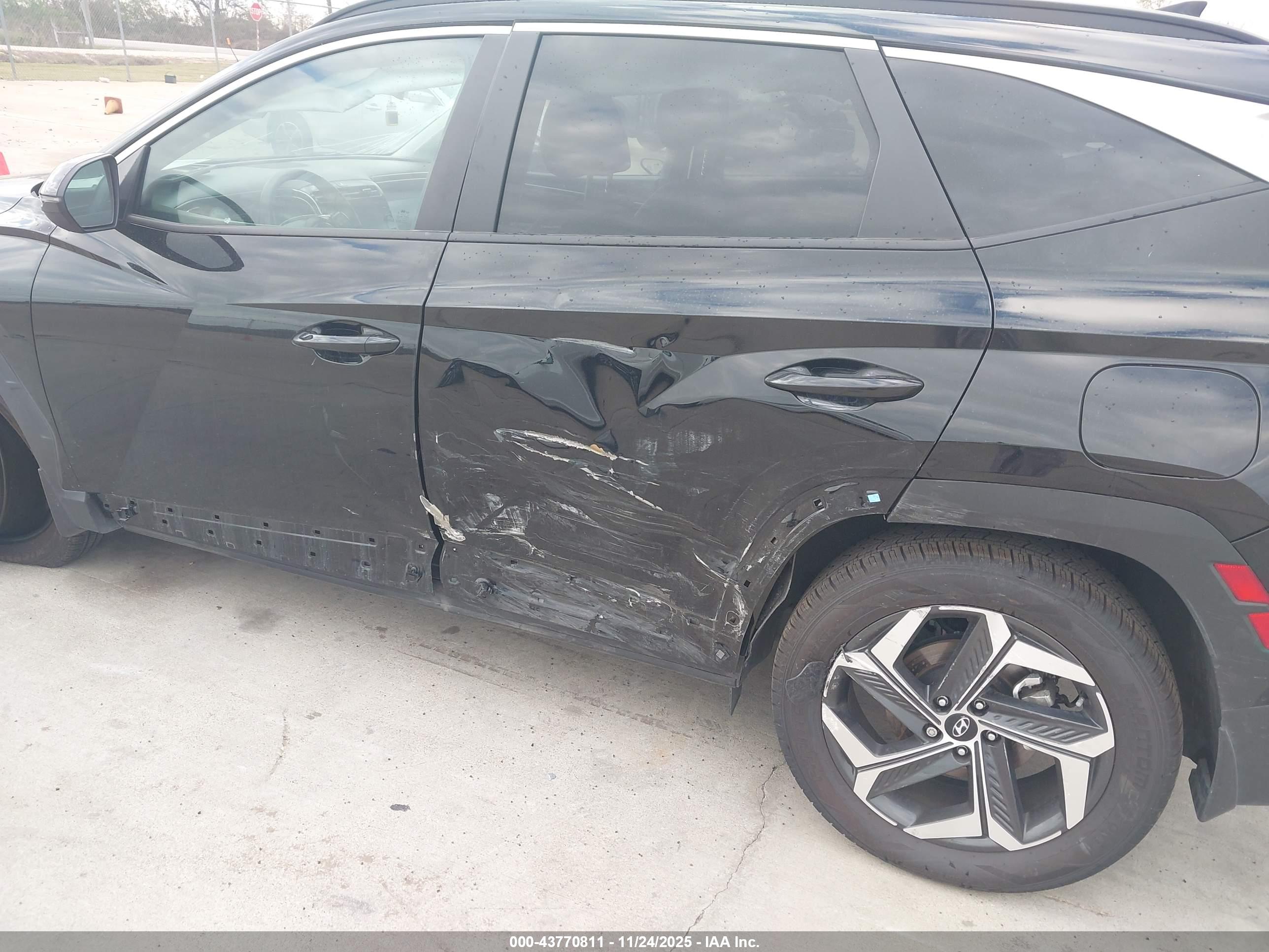 HYUNDAI TUCSON image 6