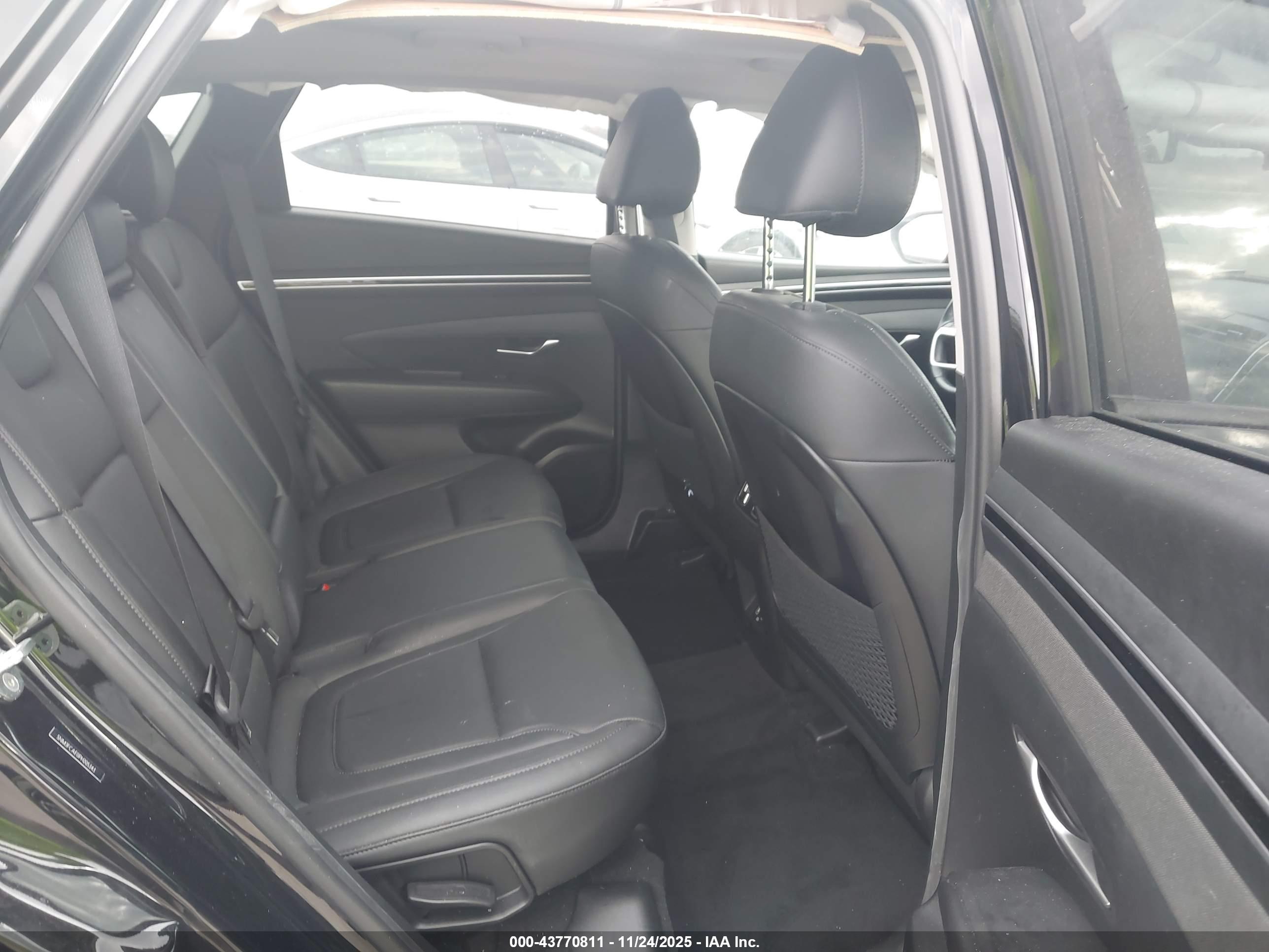 HYUNDAI TUCSON image 8