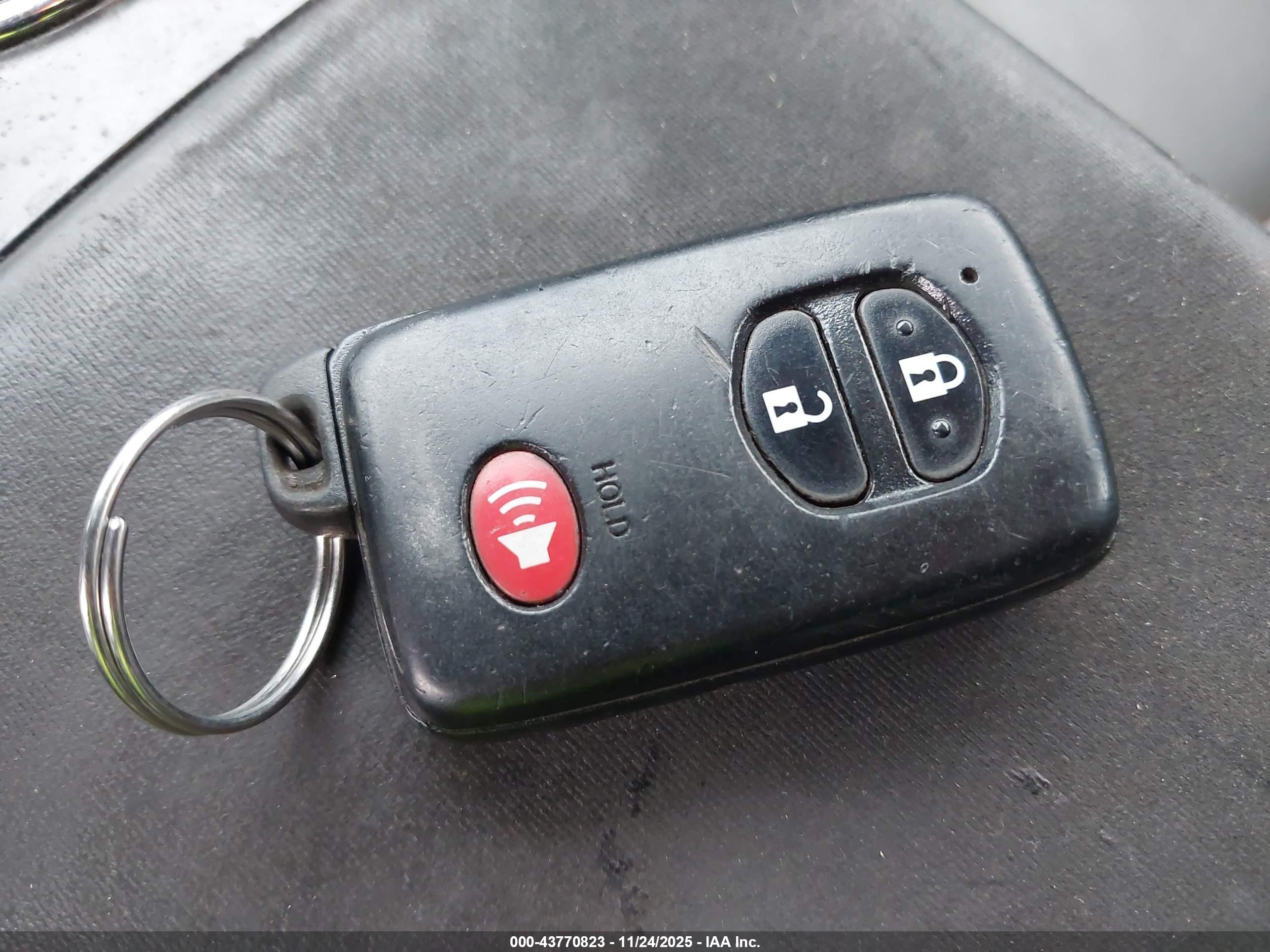 TOYOTA PRIUS image 11