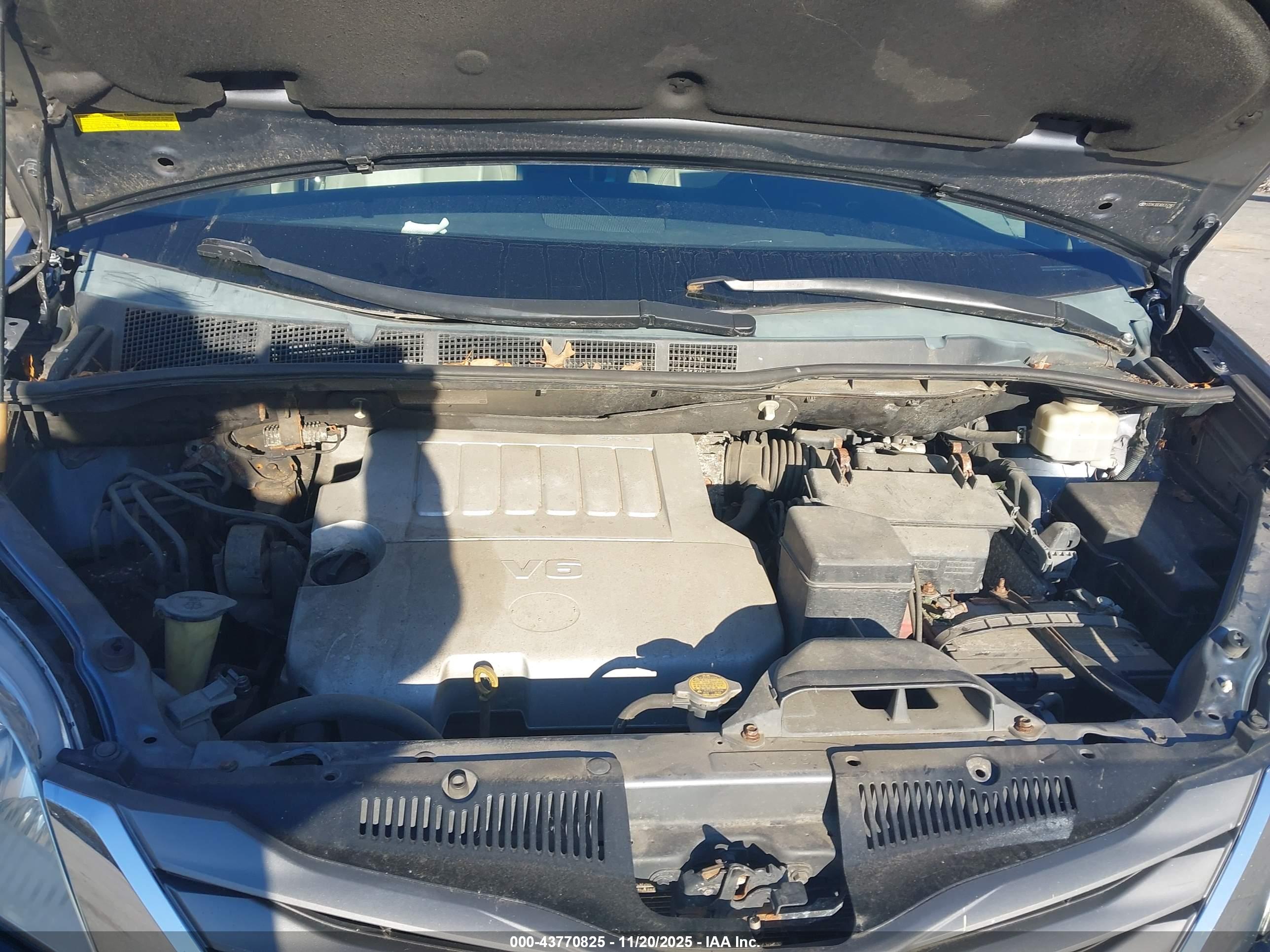 TOYOTA SIENNA image 10