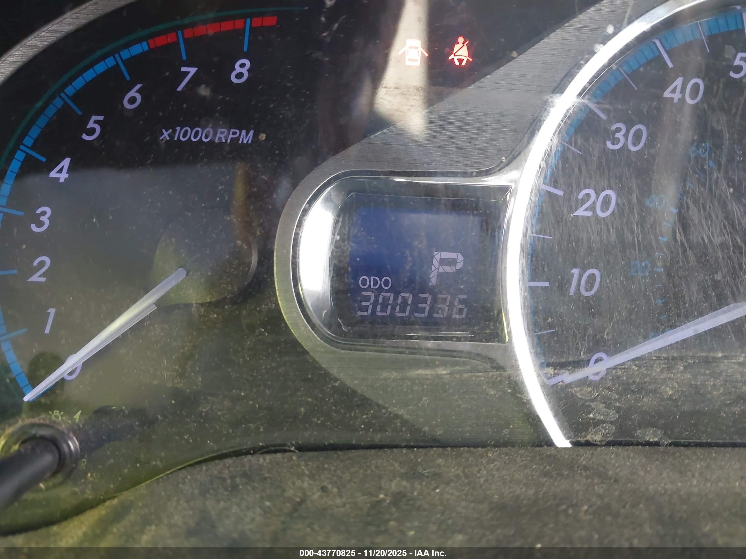 TOYOTA SIENNA image 7