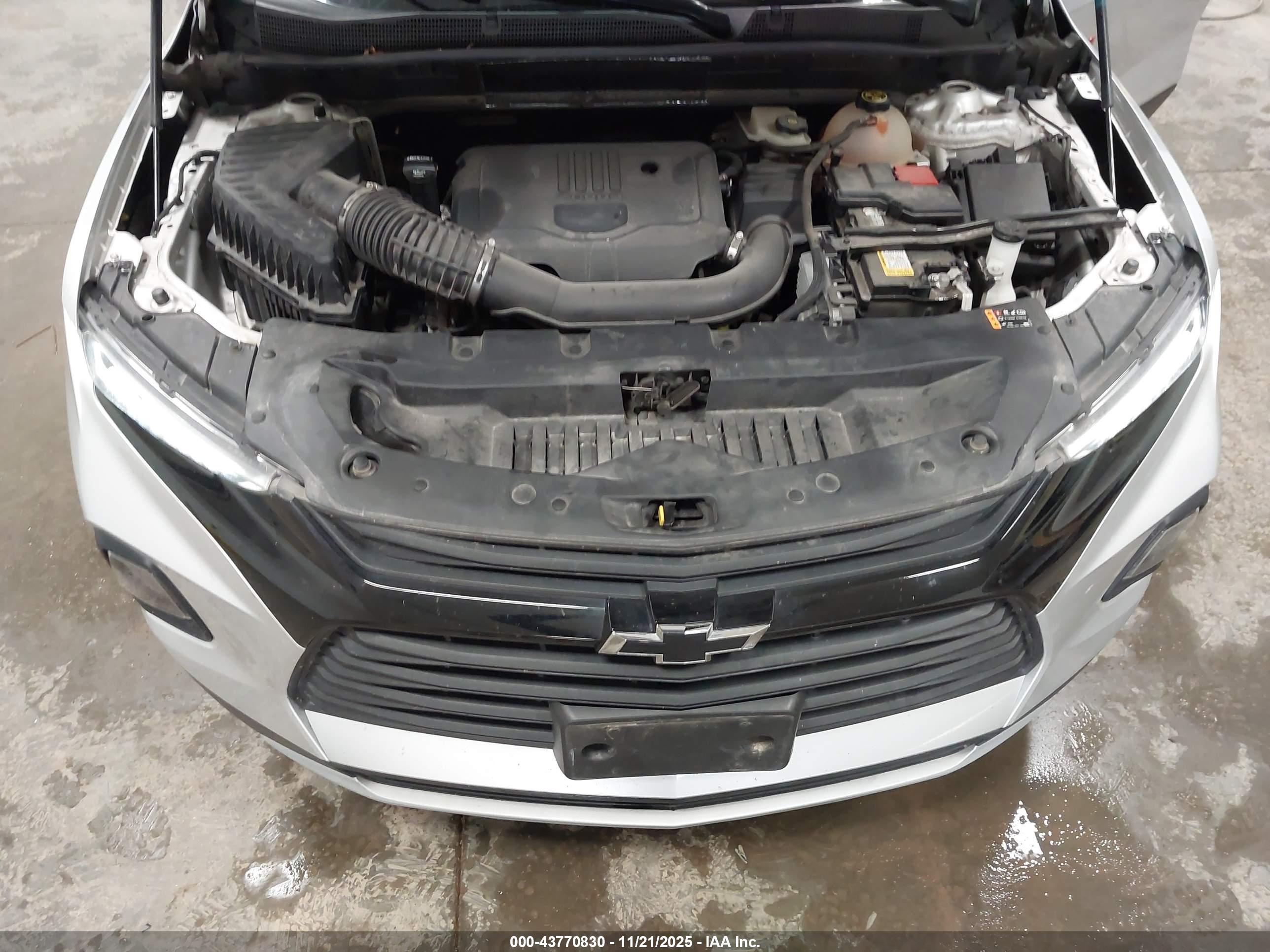 CHEVROLET BLAZER image 10