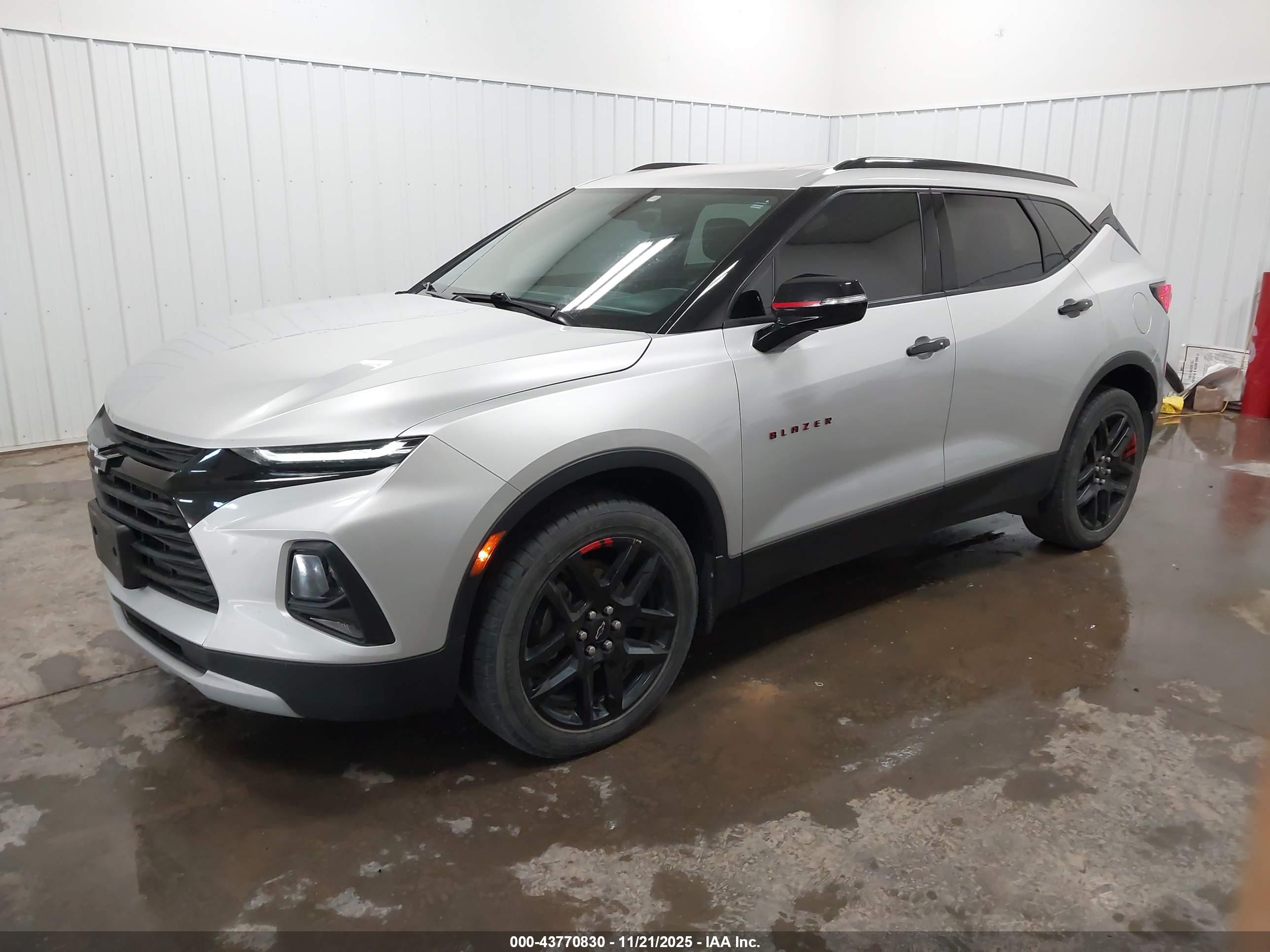 CHEVROLET BLAZER image 2