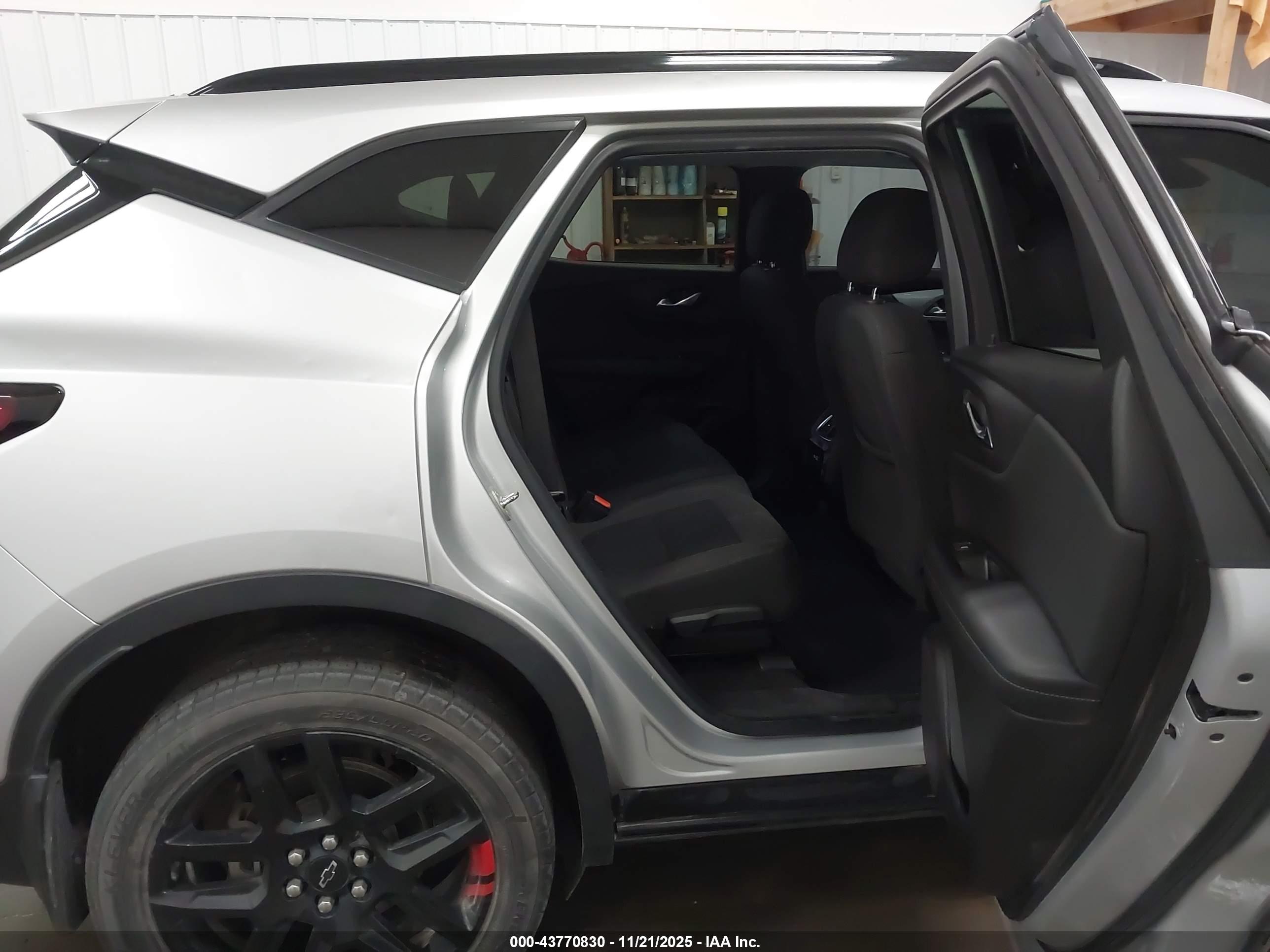 CHEVROLET BLAZER image 8