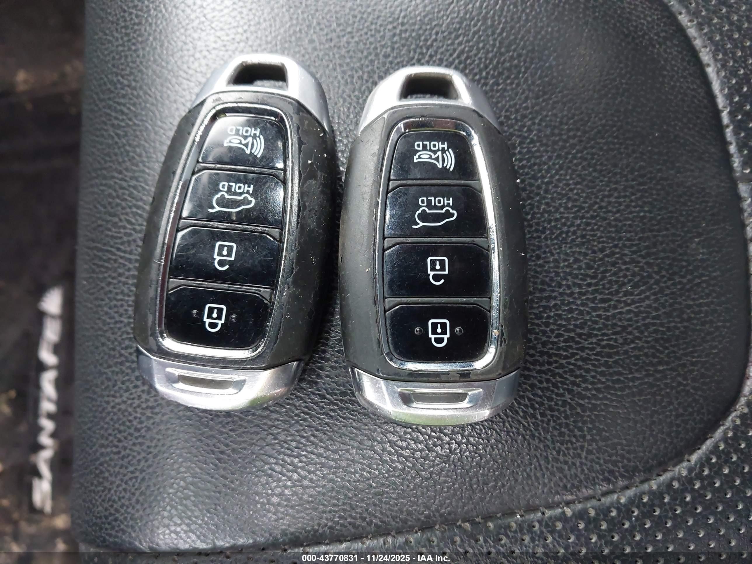 HYUNDAI SANTA image 11