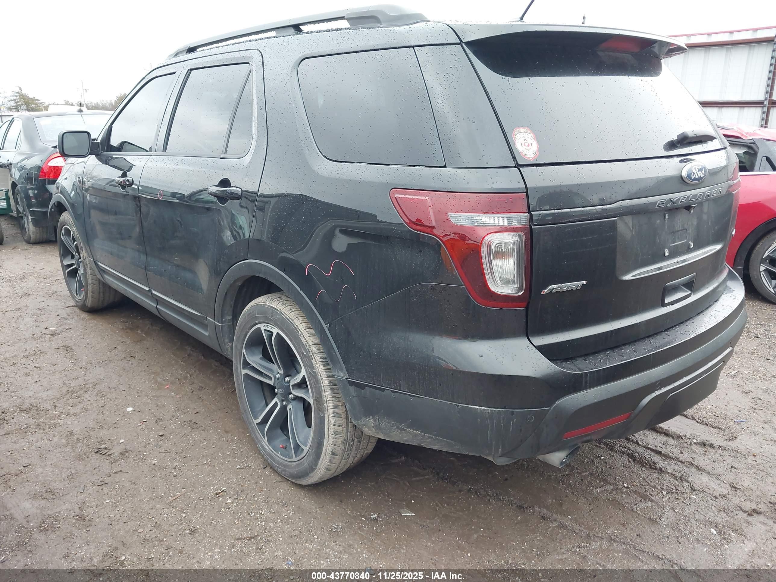 FORD EXPLORER image 3
