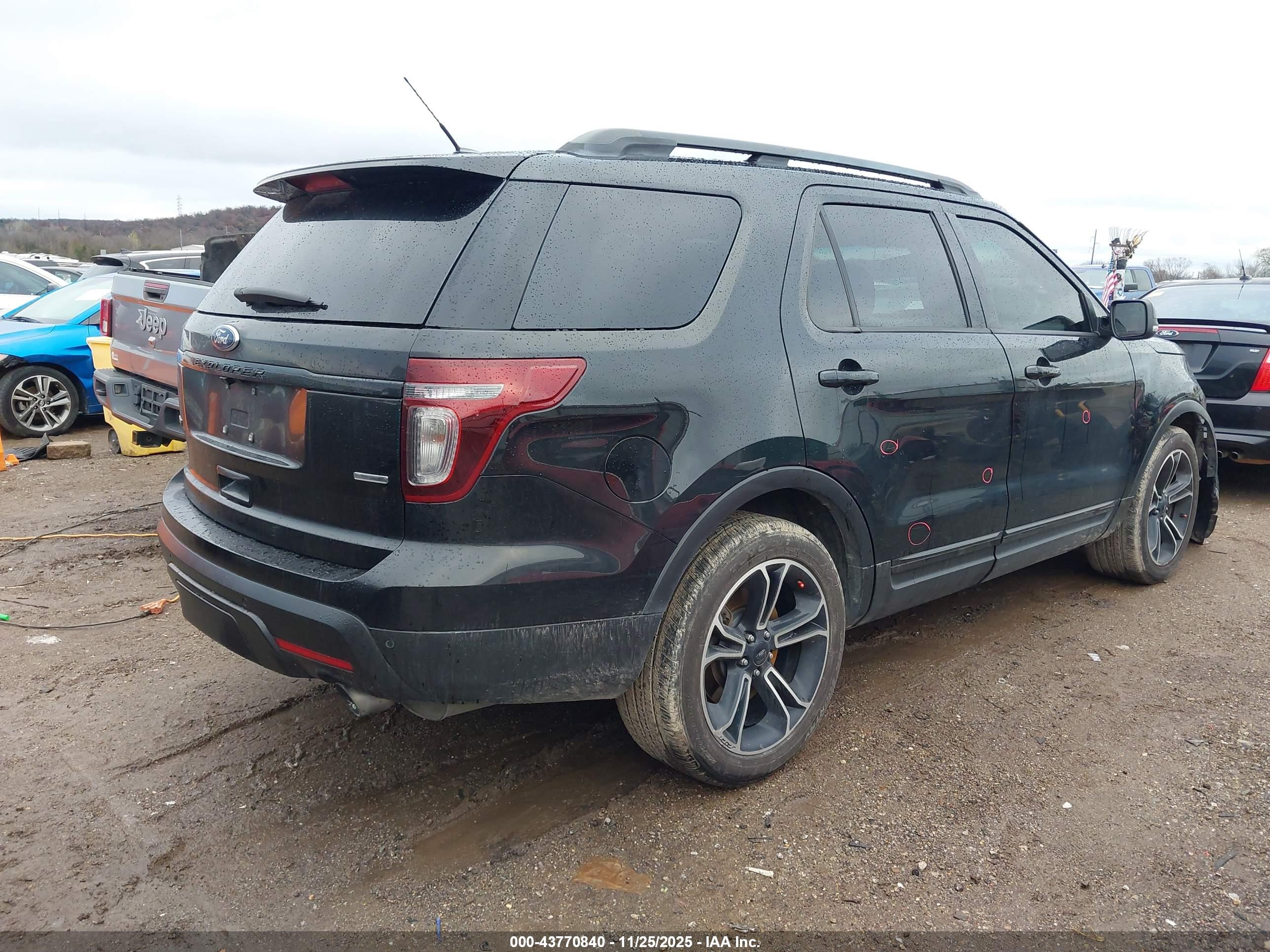 FORD EXPLORER image 4