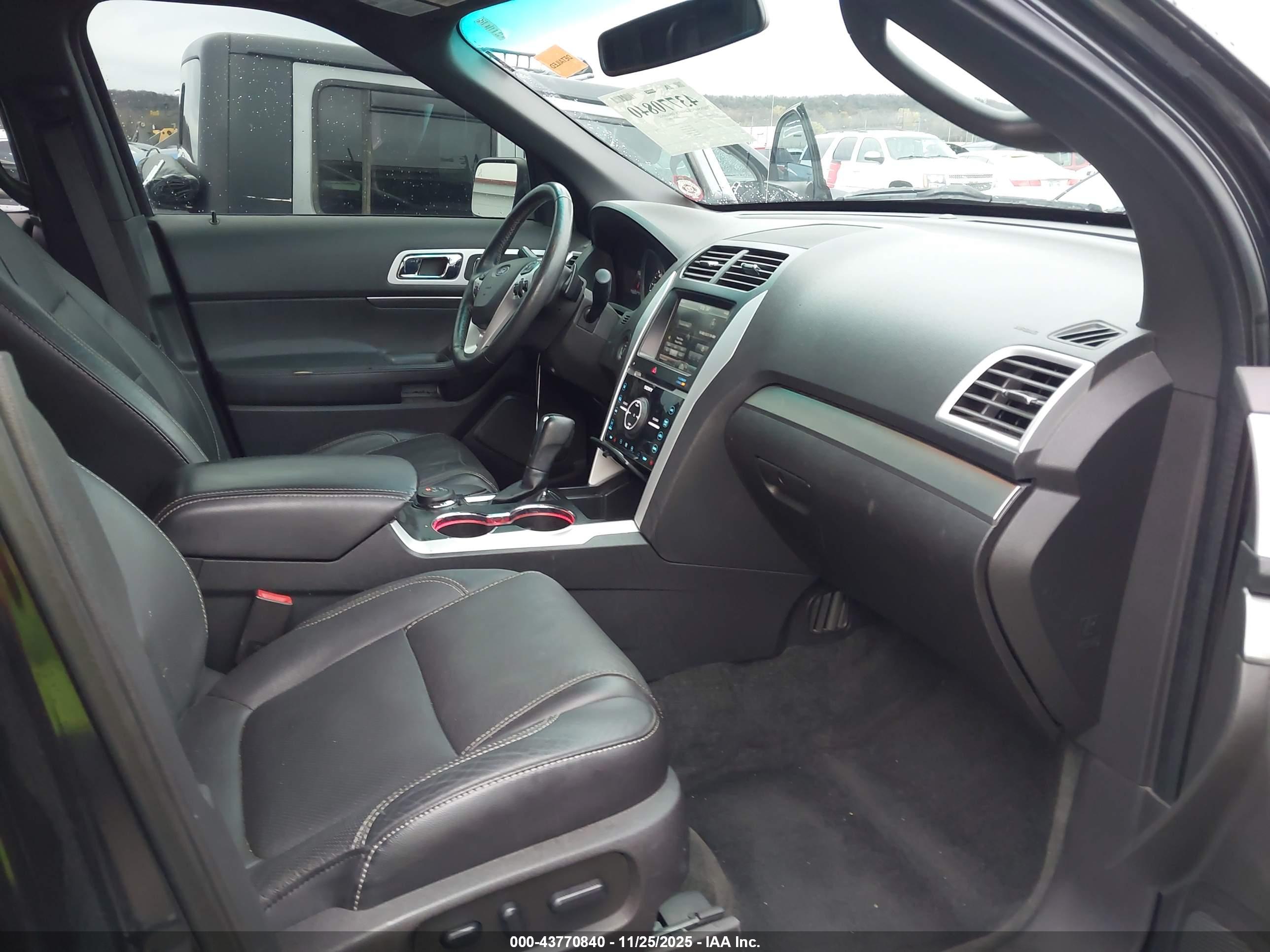FORD EXPLORER image 5