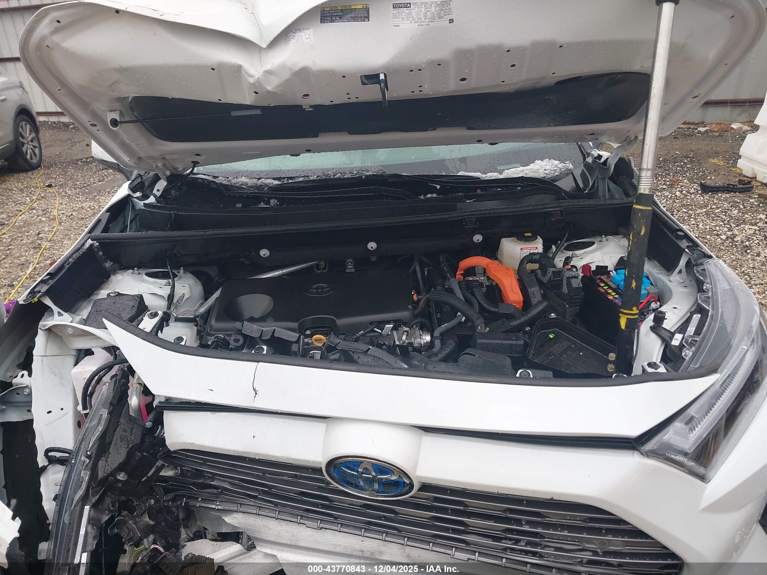 TOYOTA RAV4 image 10