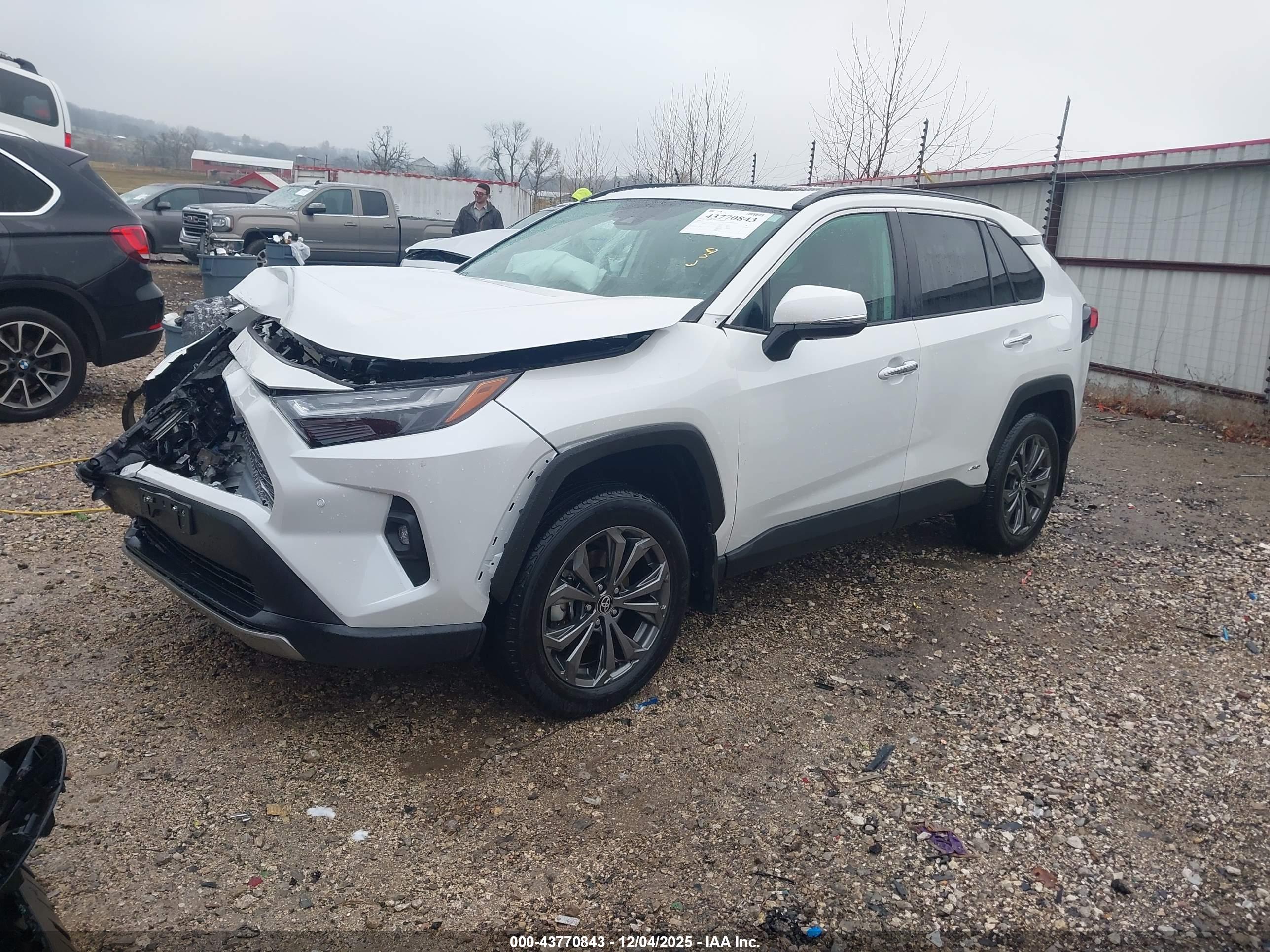 TOYOTA RAV4 image 2