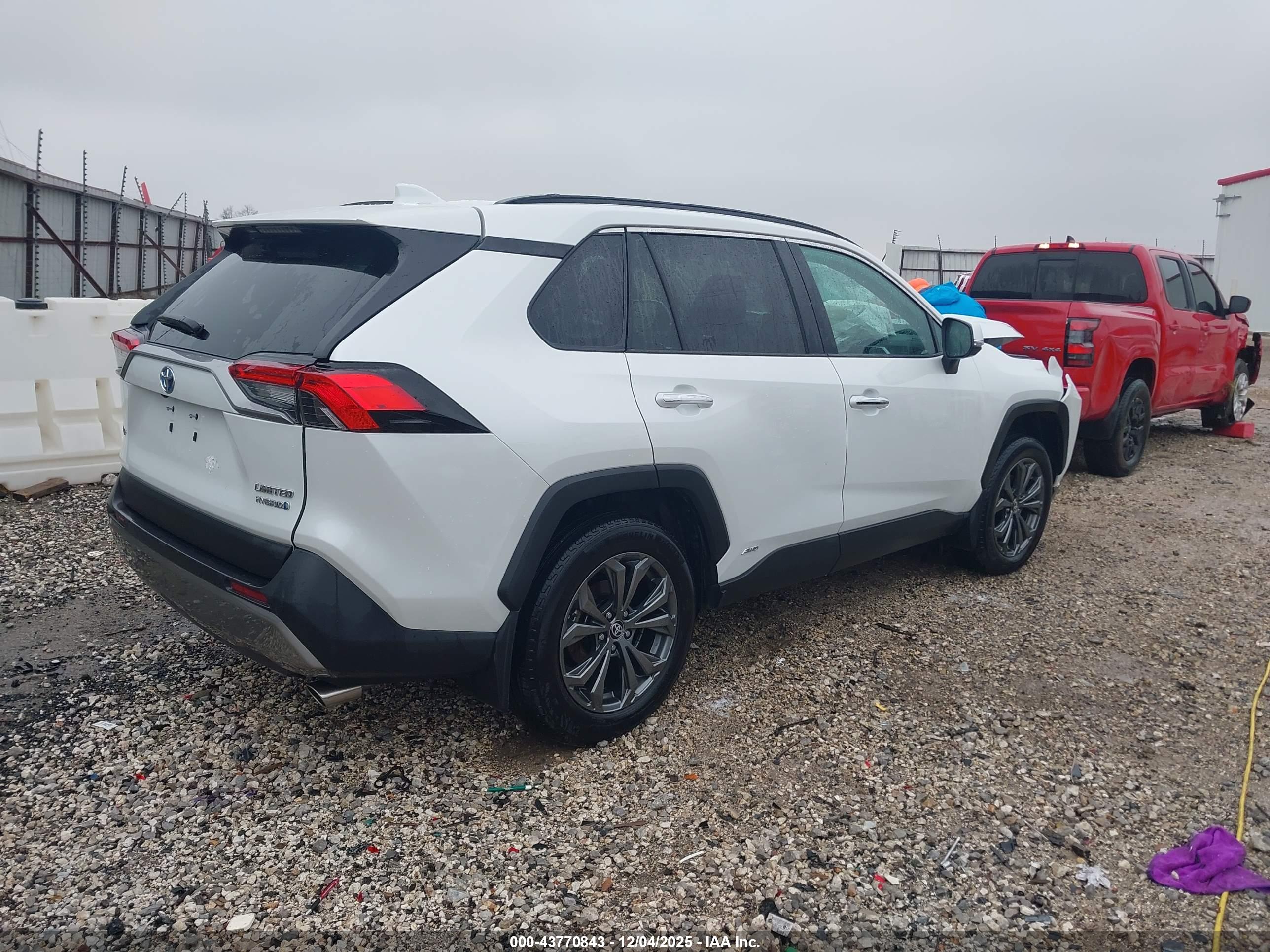 TOYOTA RAV4 image 4