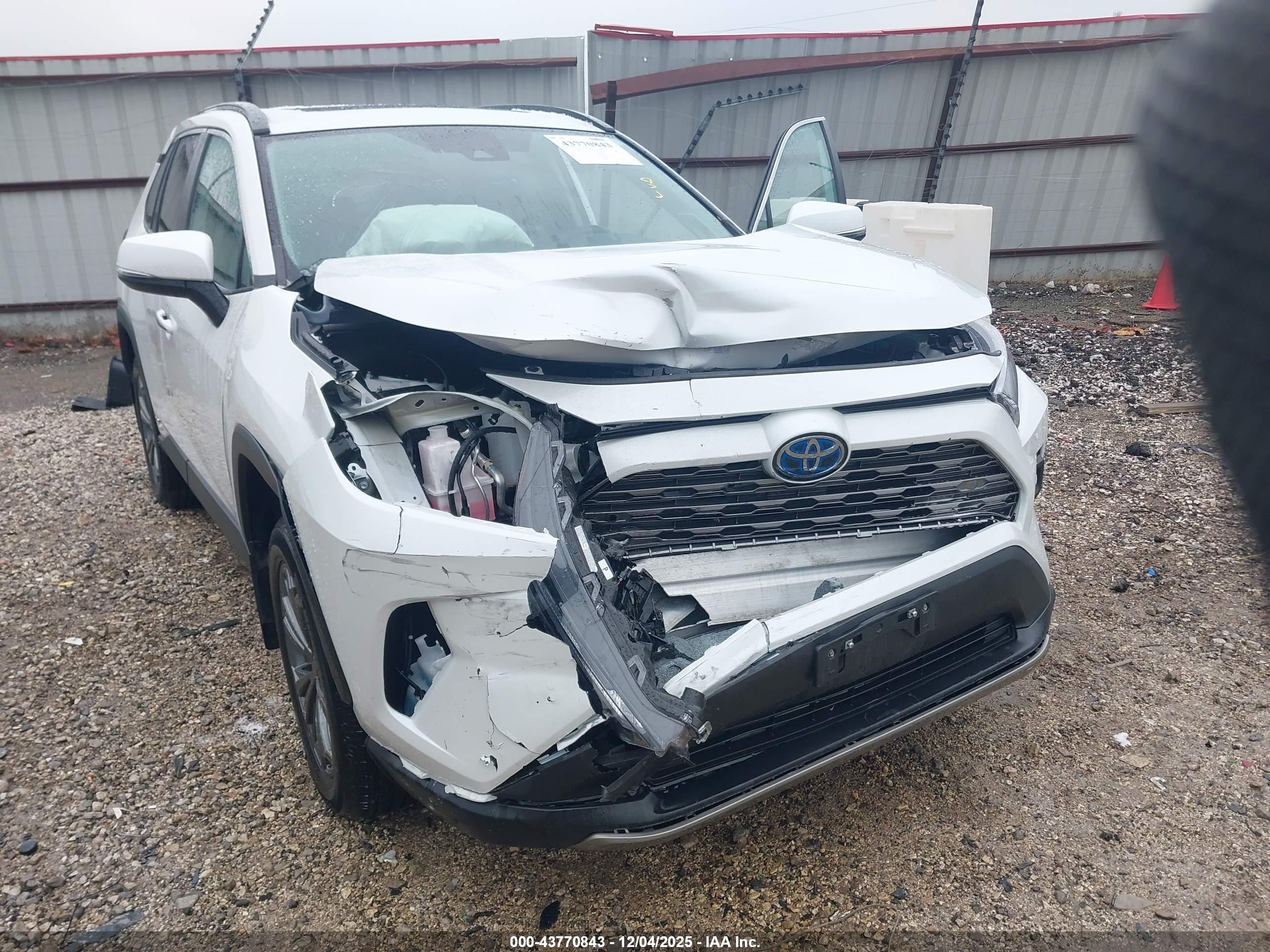 TOYOTA RAV4 image 6