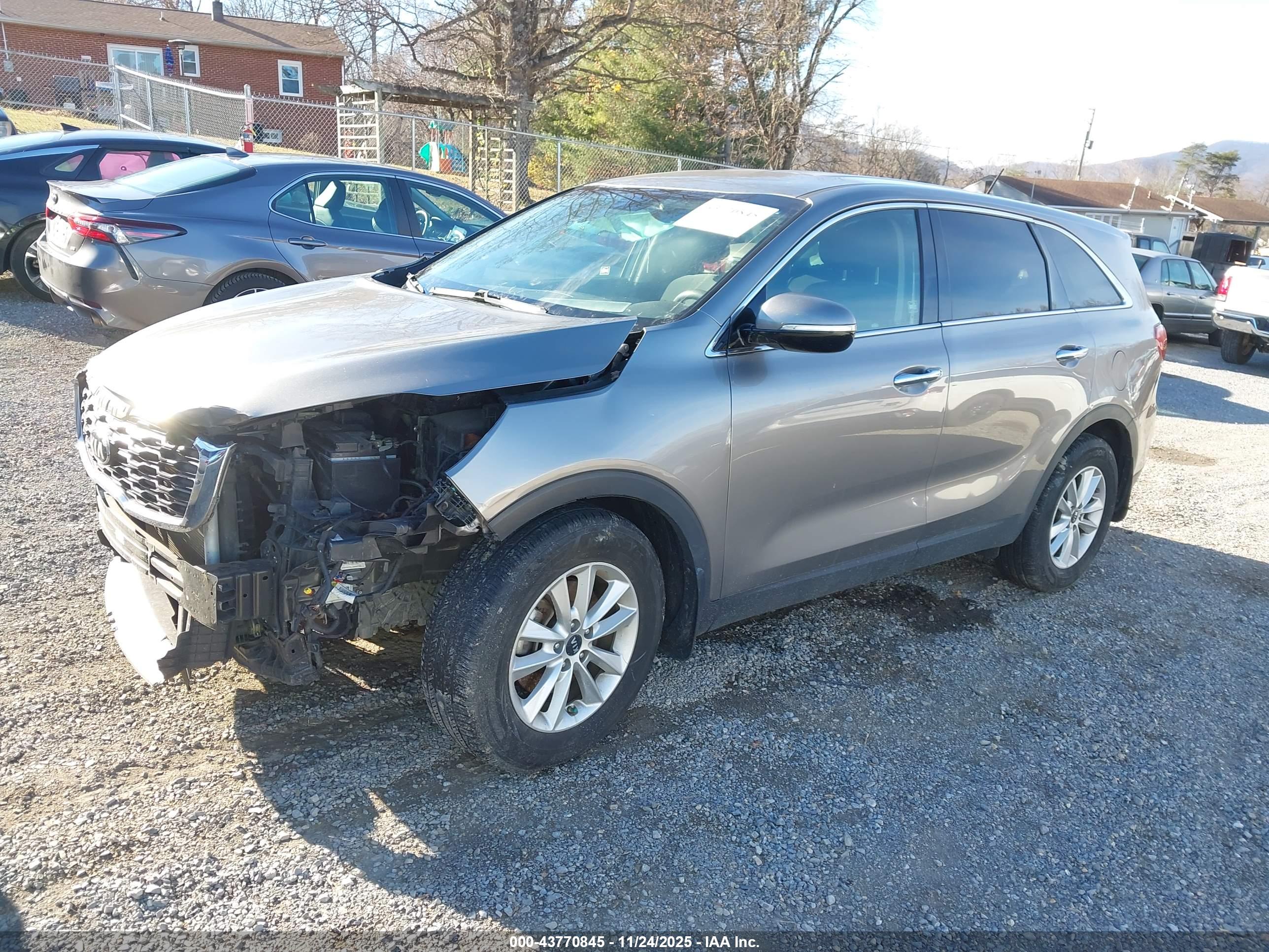 KIA SORENTO image 2