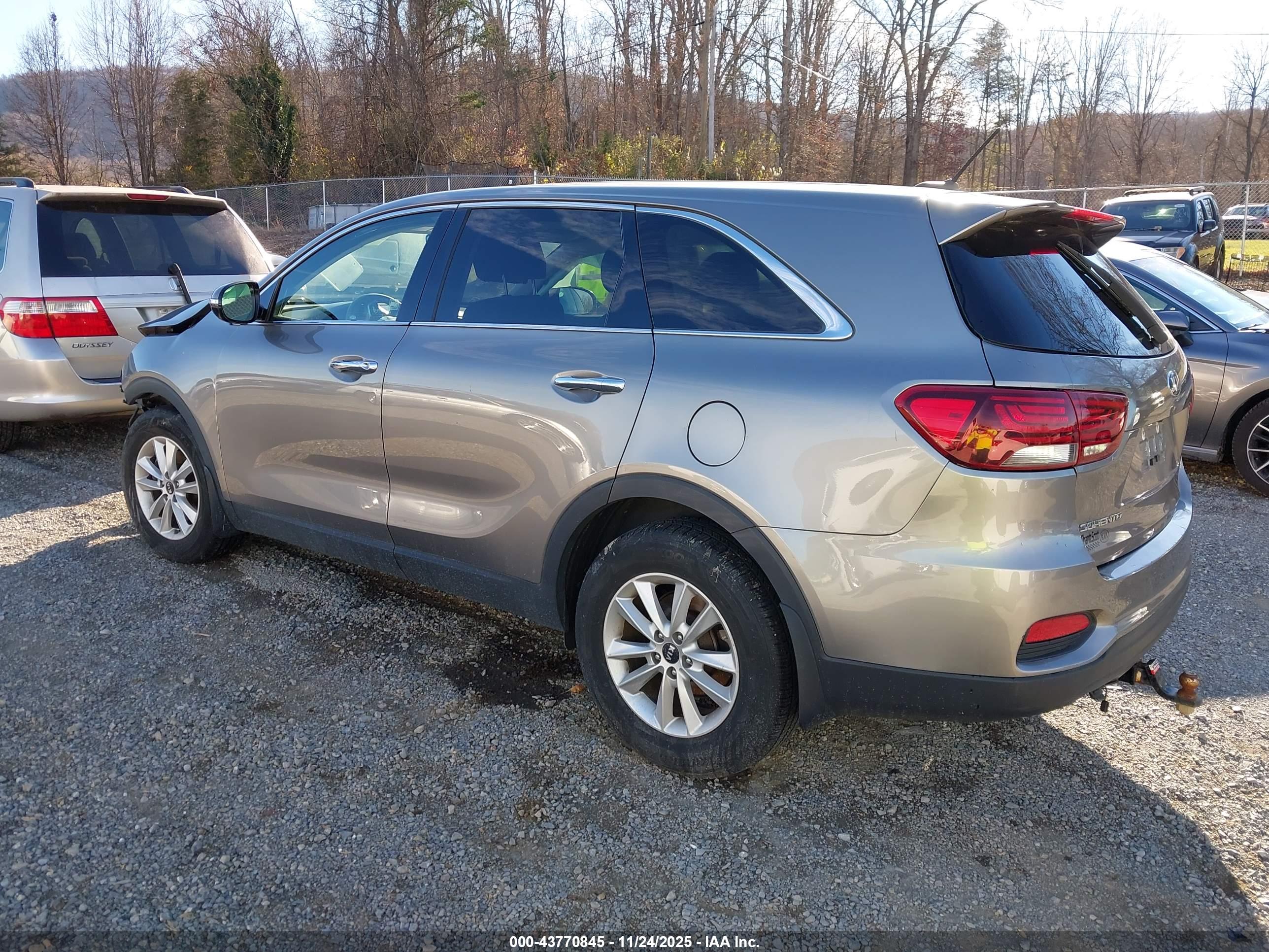 KIA SORENTO image 3