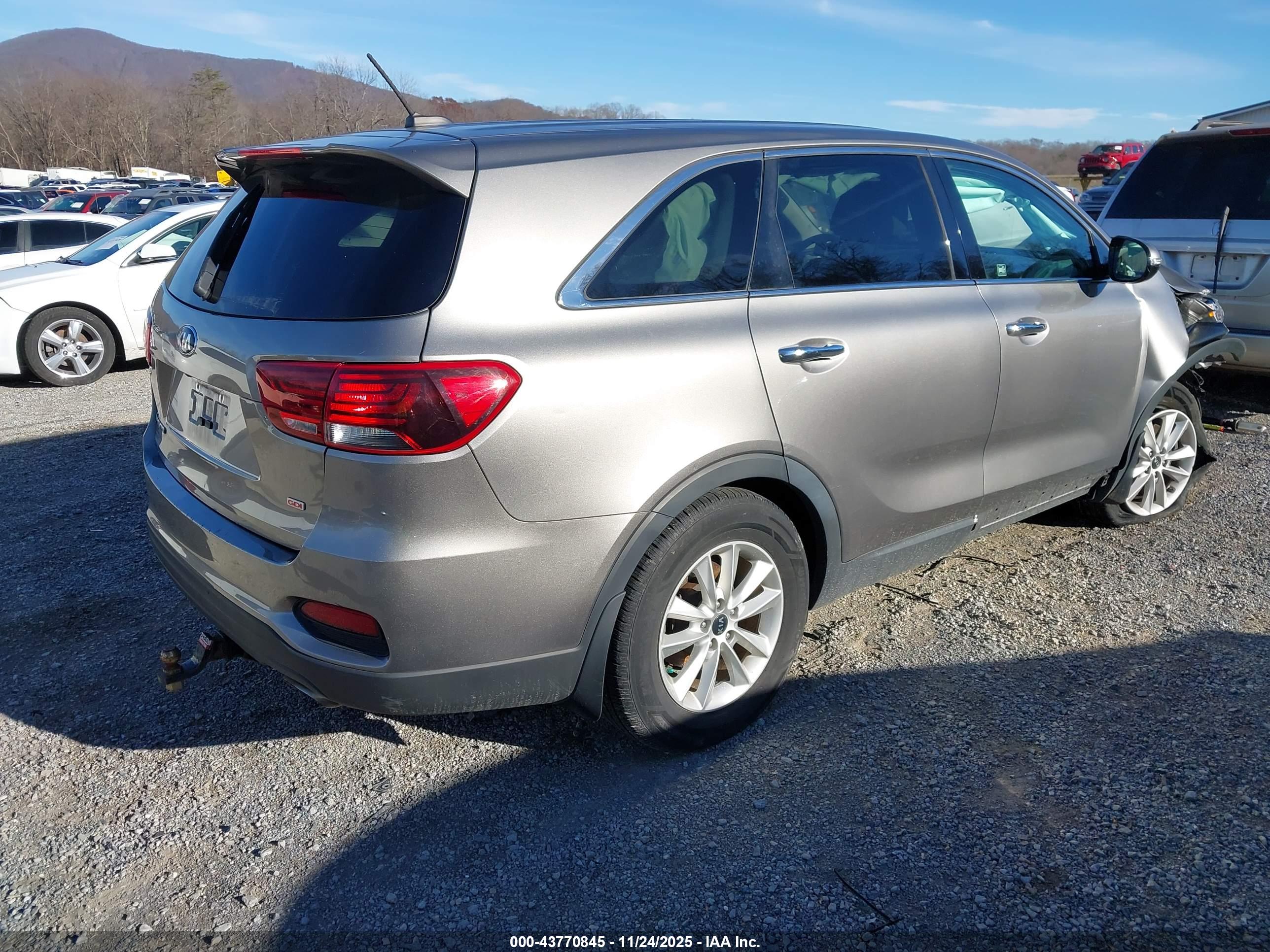 KIA SORENTO image 4