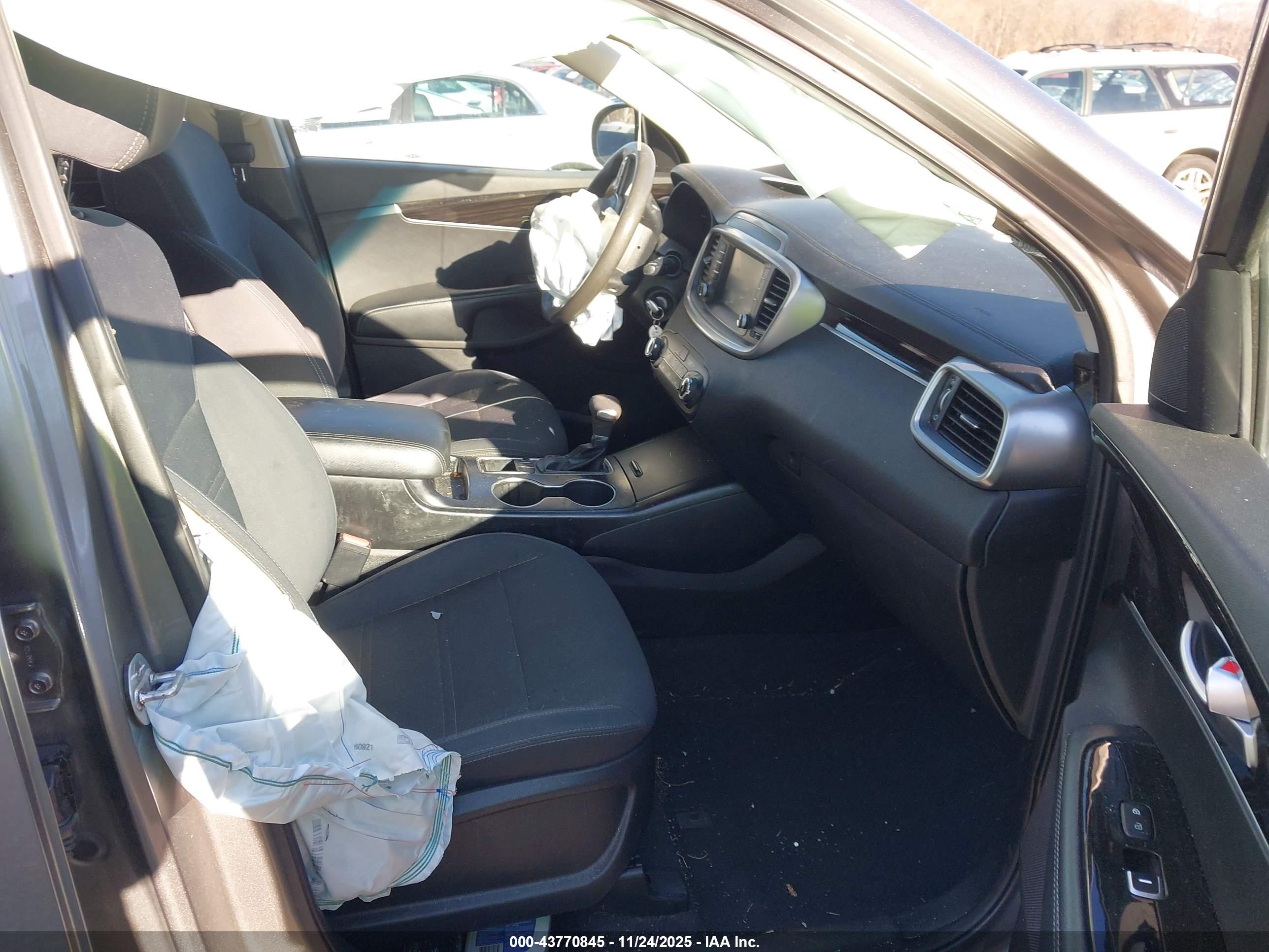 KIA SORENTO image 5