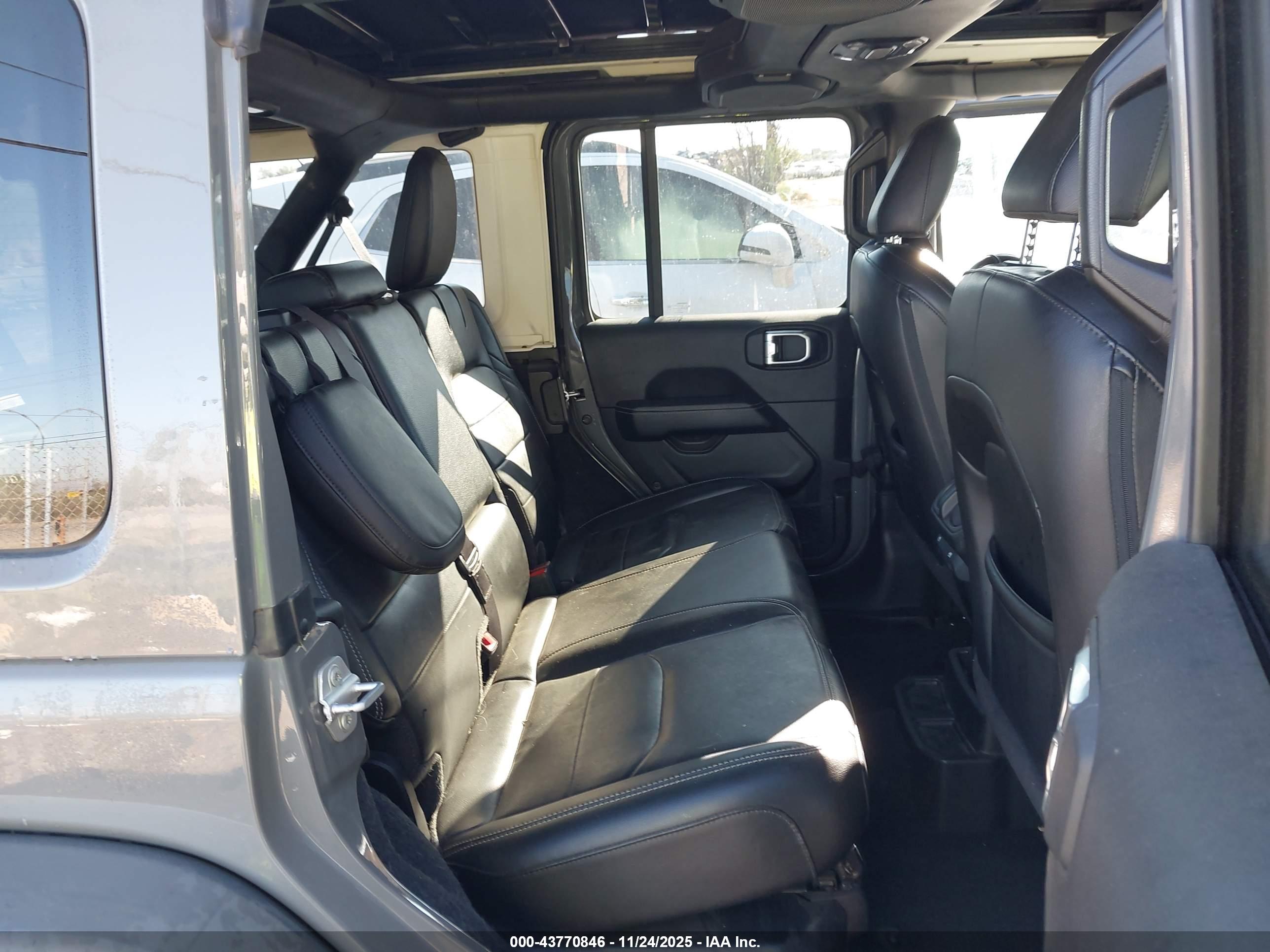 JEEP WRANGLER image 8