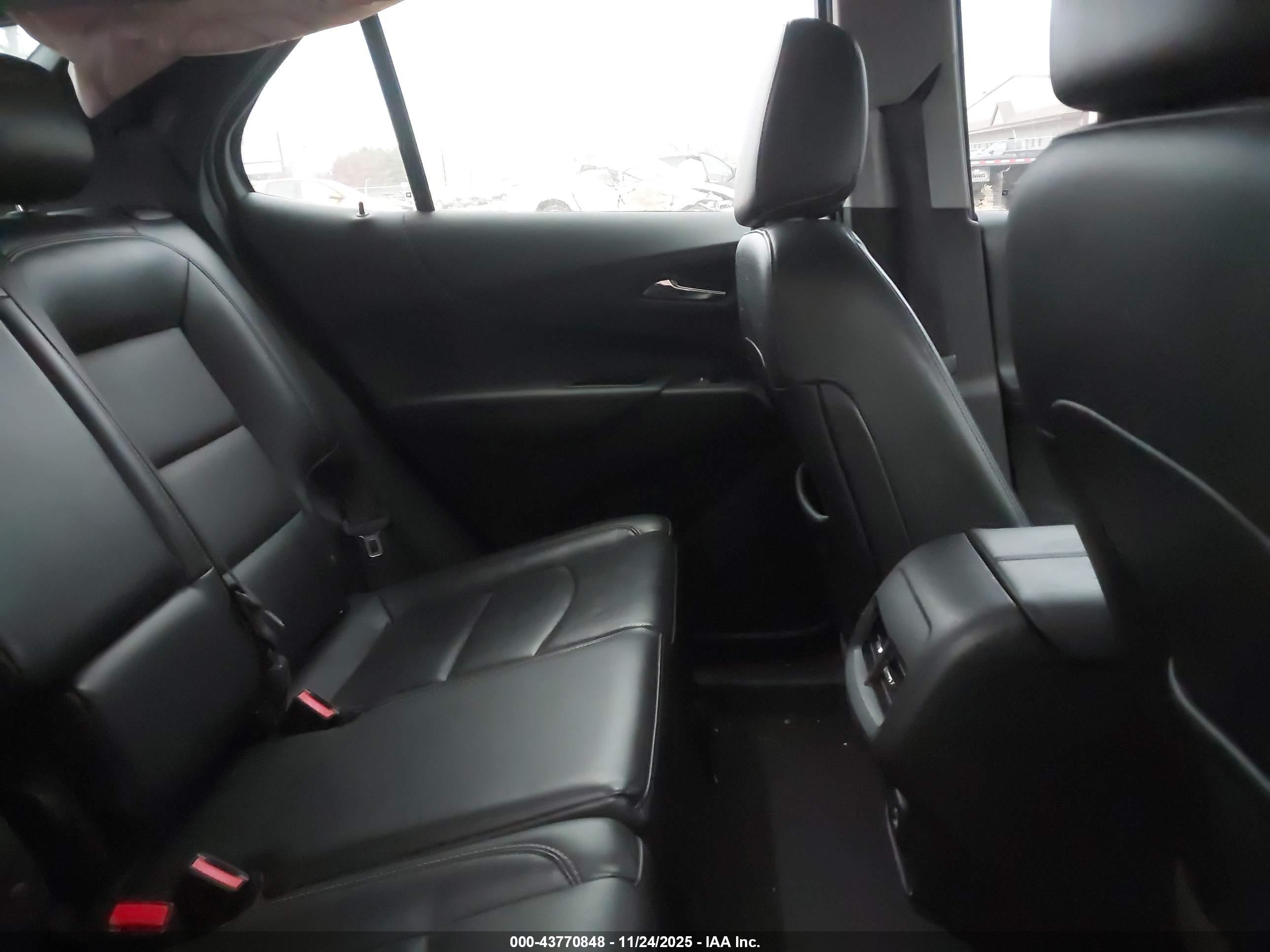 CHEVROLET EQUINOX image 8