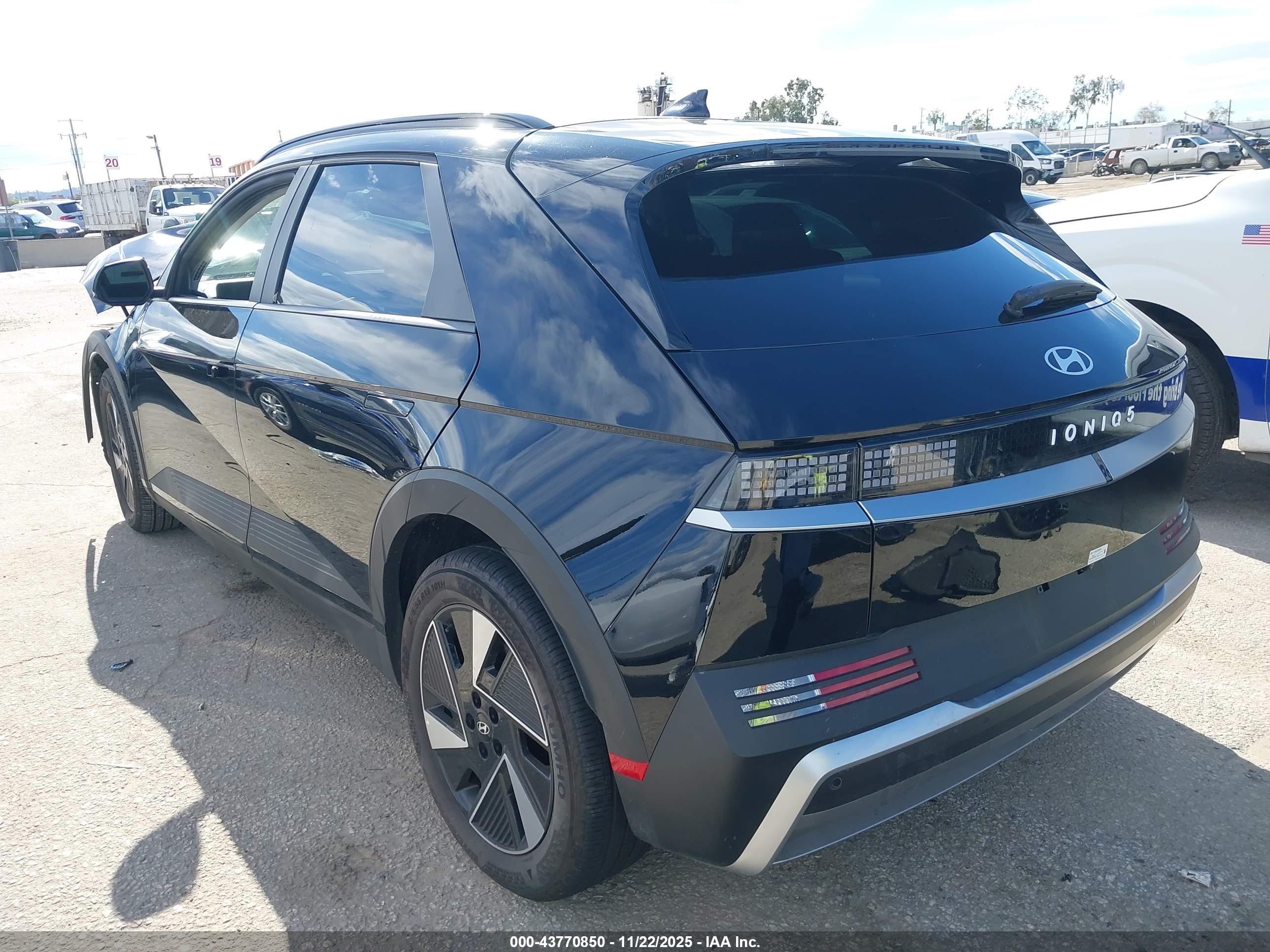 HYUNDAI IONIQ image 3