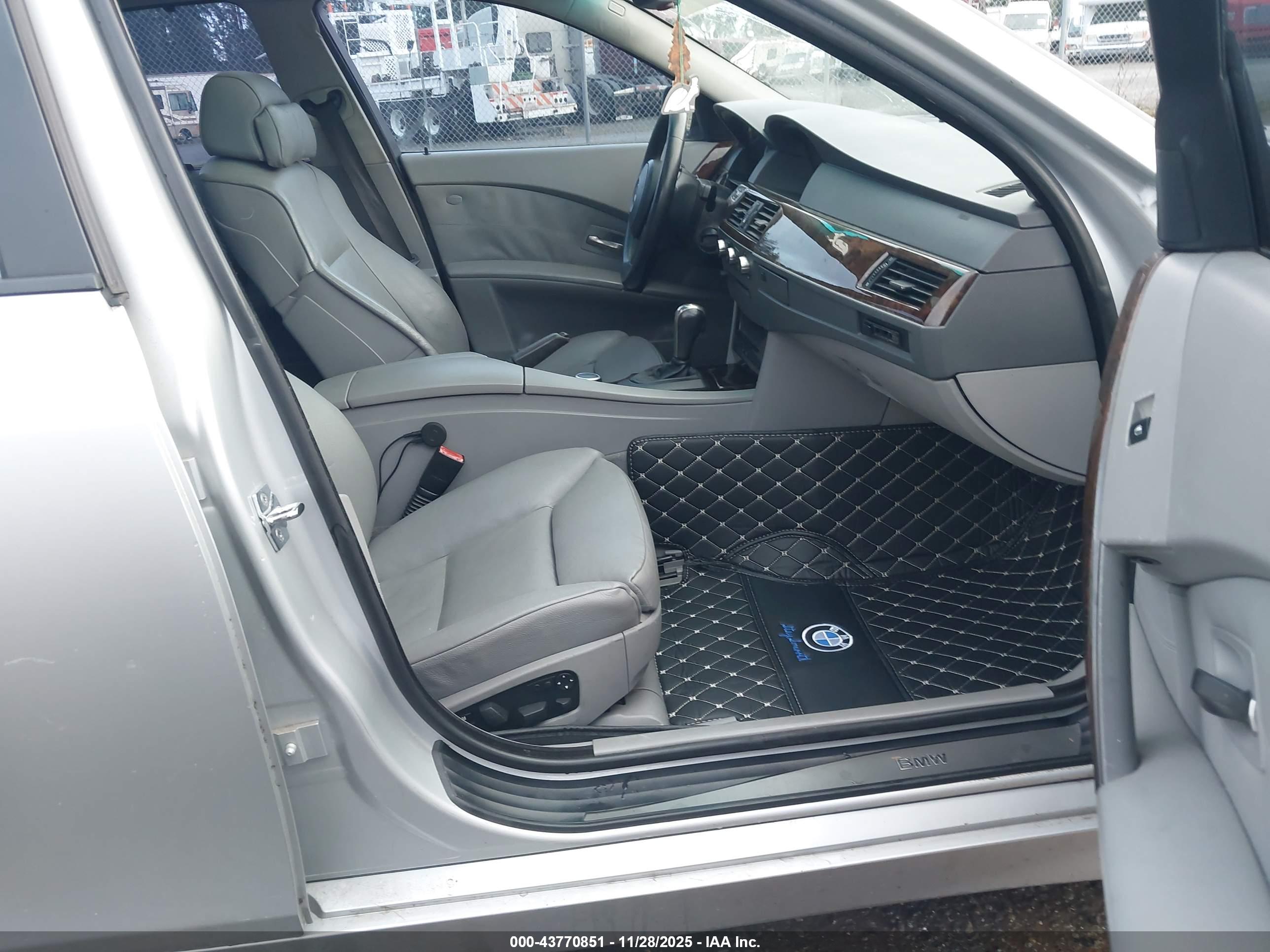BMW 550I image 5