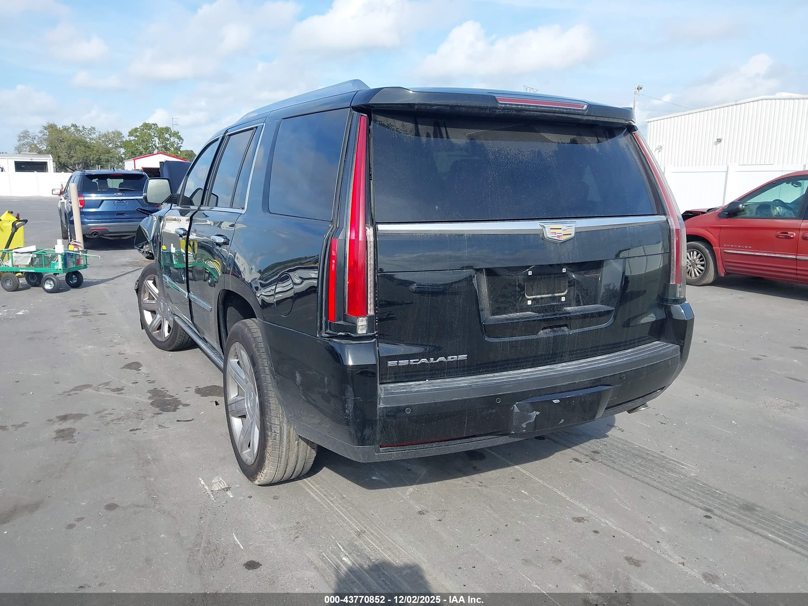 CADILLAC ESCALADE image 3